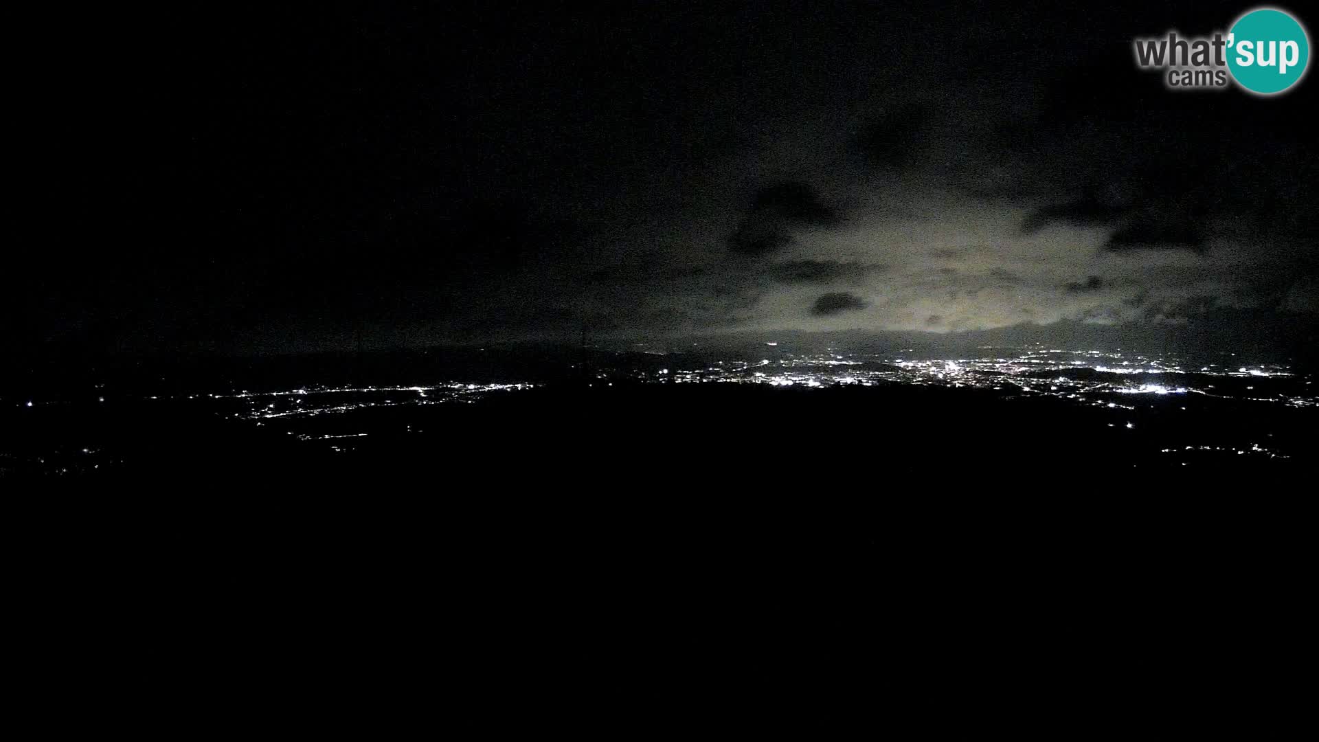 Krim web kamera Planinska koliba | pogled na Ljubljanu – Slovenija