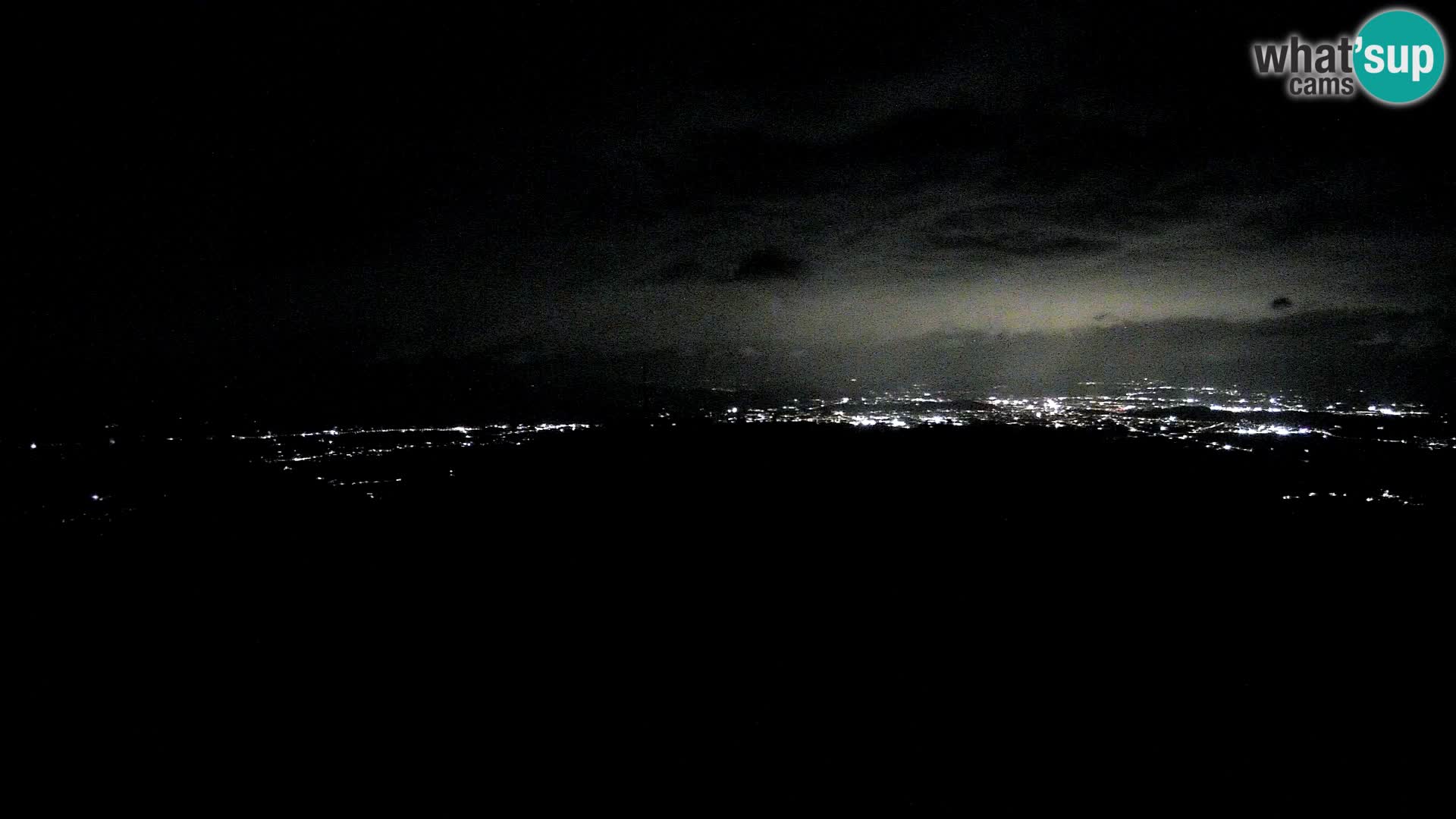 Krim web kamera Planinska koliba | pogled na Ljubljanu – Slovenija