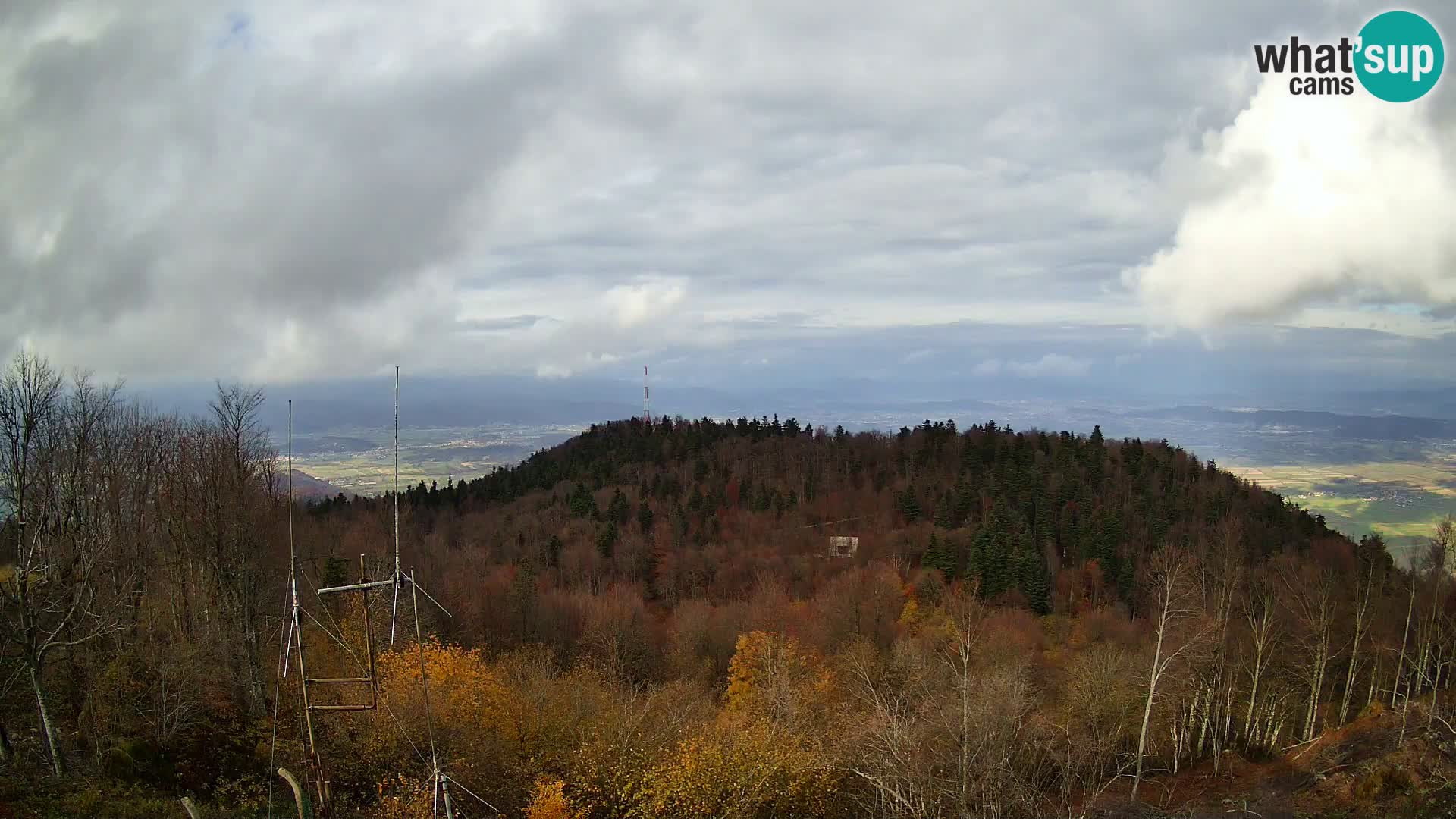 Krim web kamera Planinska koliba | pogled na Ljubljanu – Slovenija