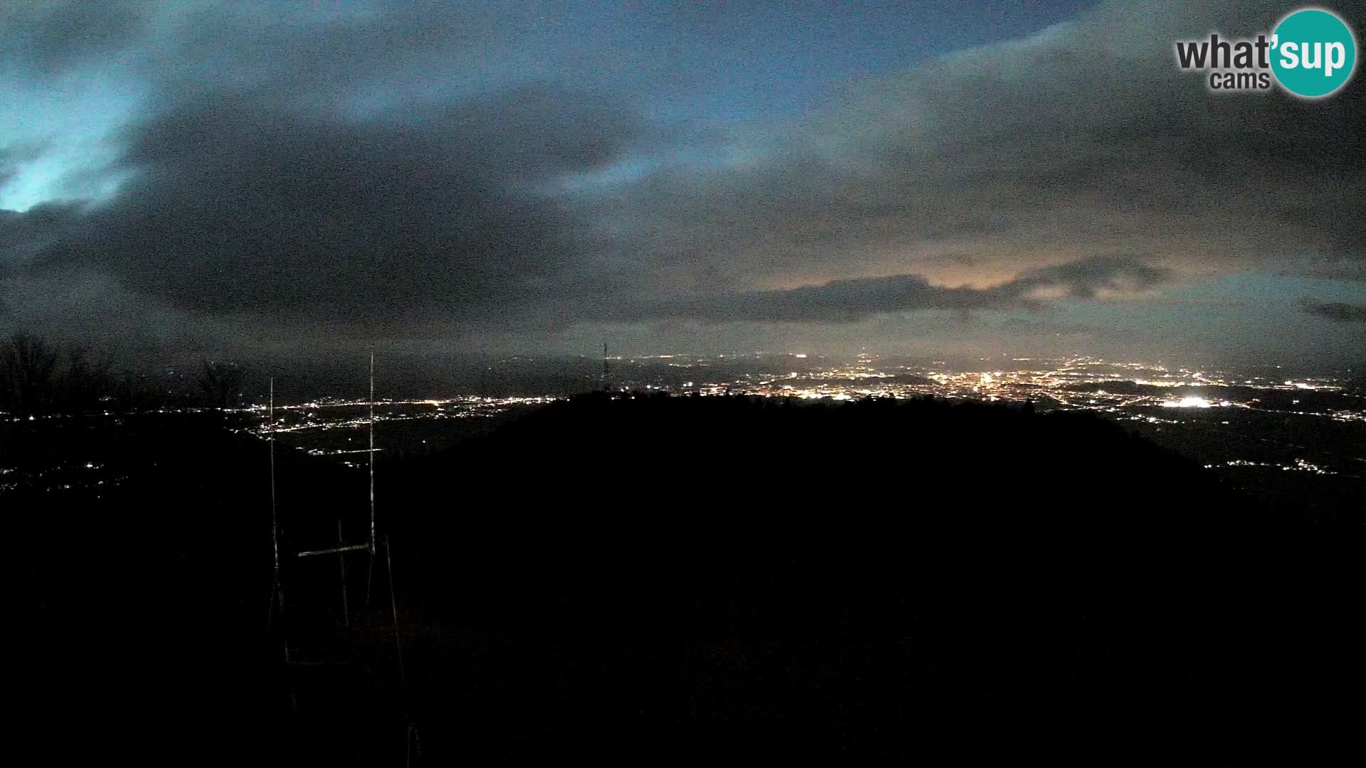 Krim Web cam Berghütte | Blick auf Ljubljana – Slowenien