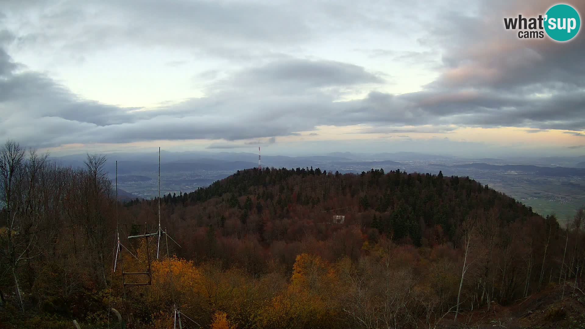 Krim Web cam Berghütte | Blick auf Ljubljana – Slowenien