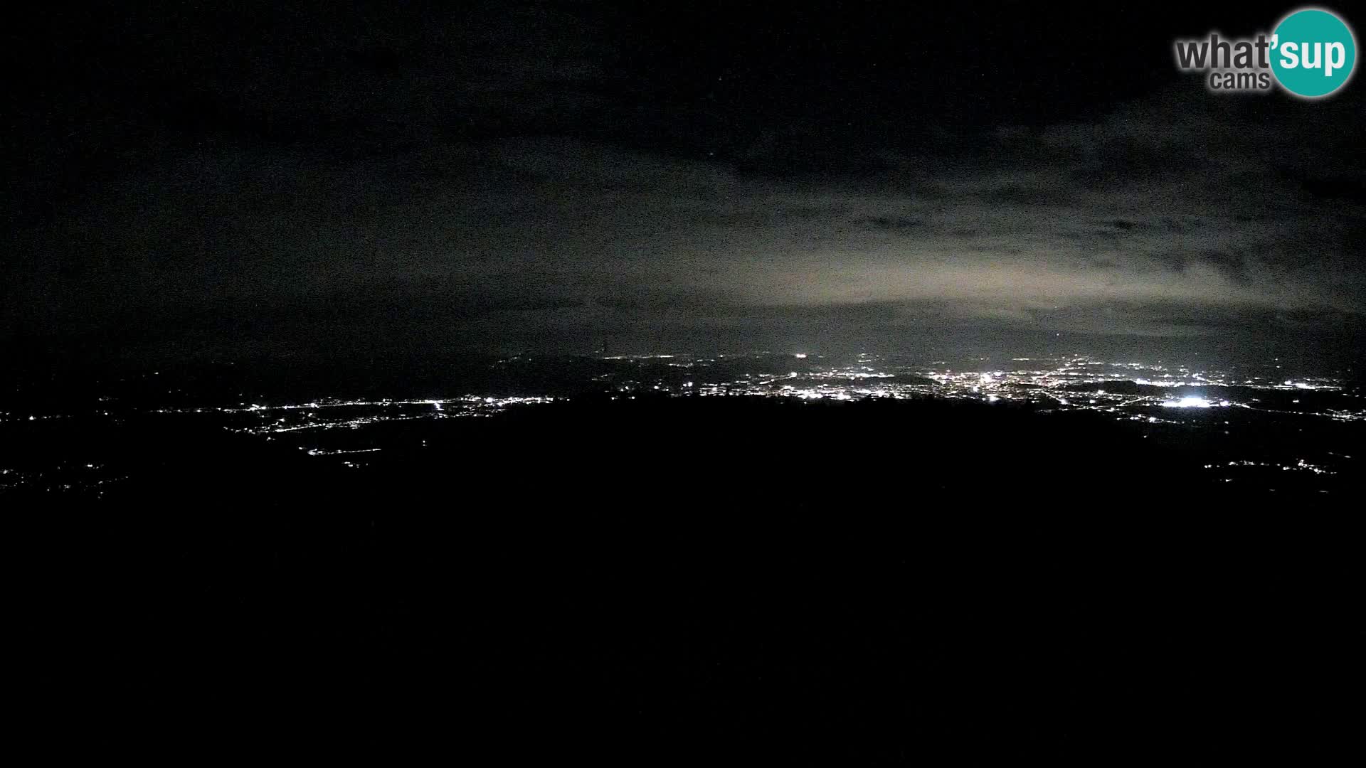 Krim web kamera Planinska koliba | pogled na Ljubljanu – Slovenija