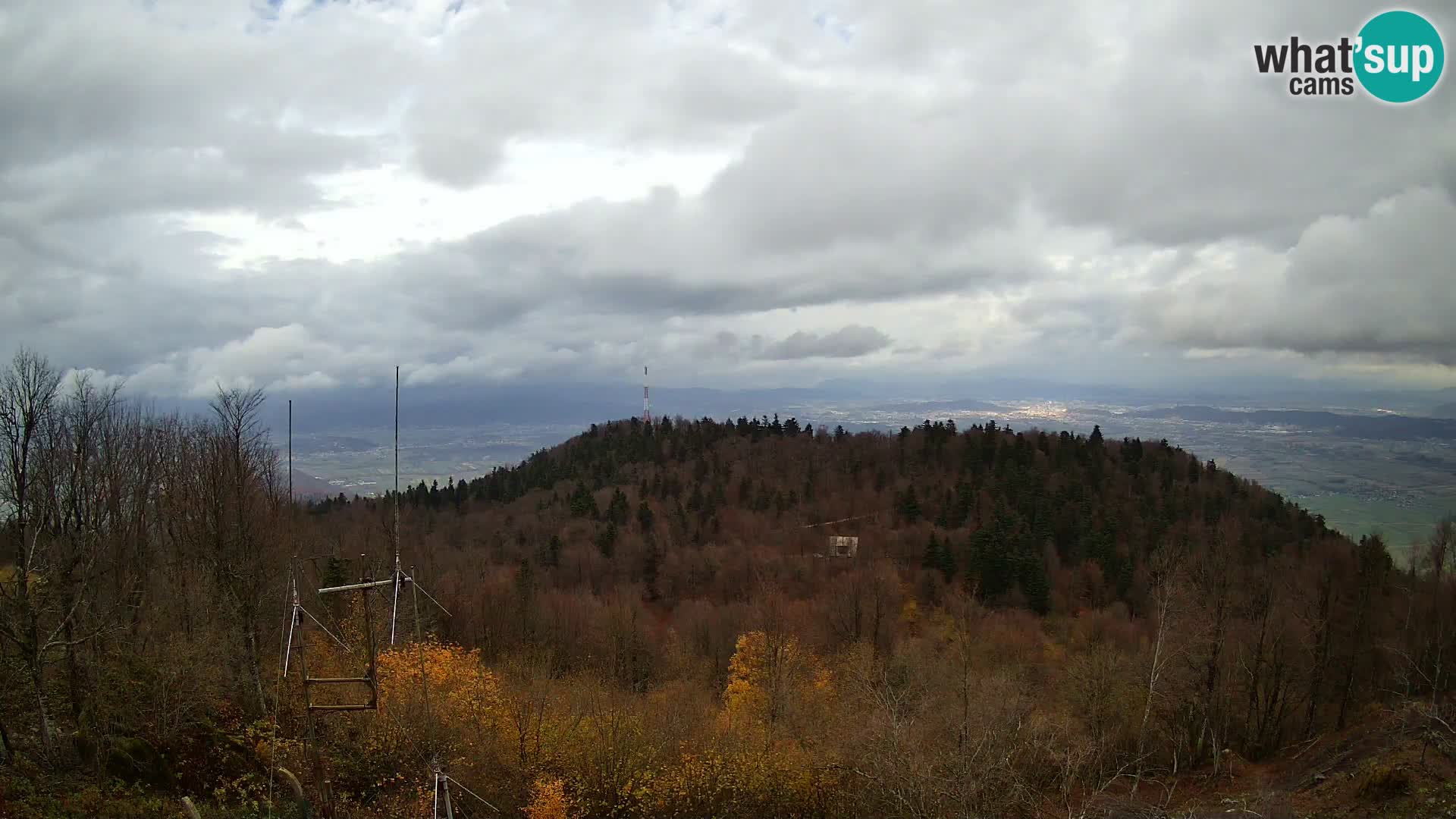 Krim Web cam Berghütte | Blick auf Ljubljana – Slowenien