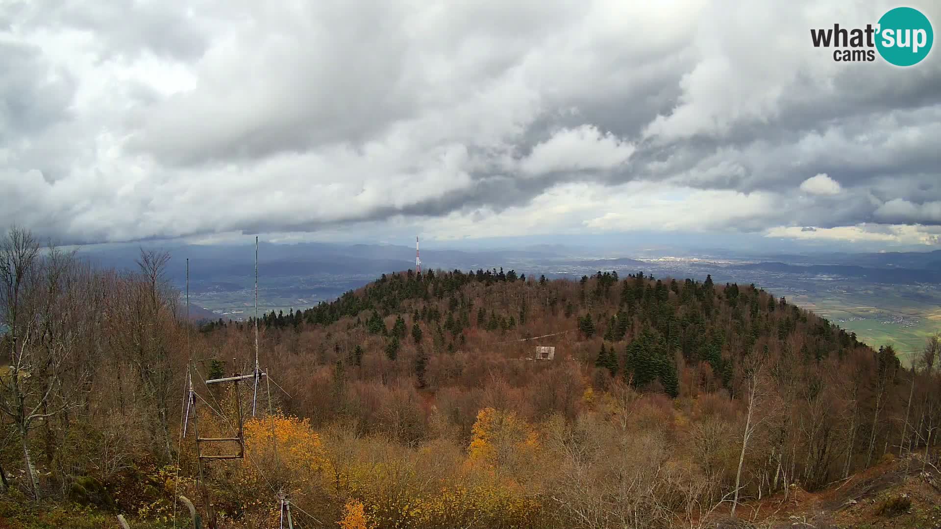 Krim web kamera Planinska koliba | pogled na Ljubljanu – Slovenija