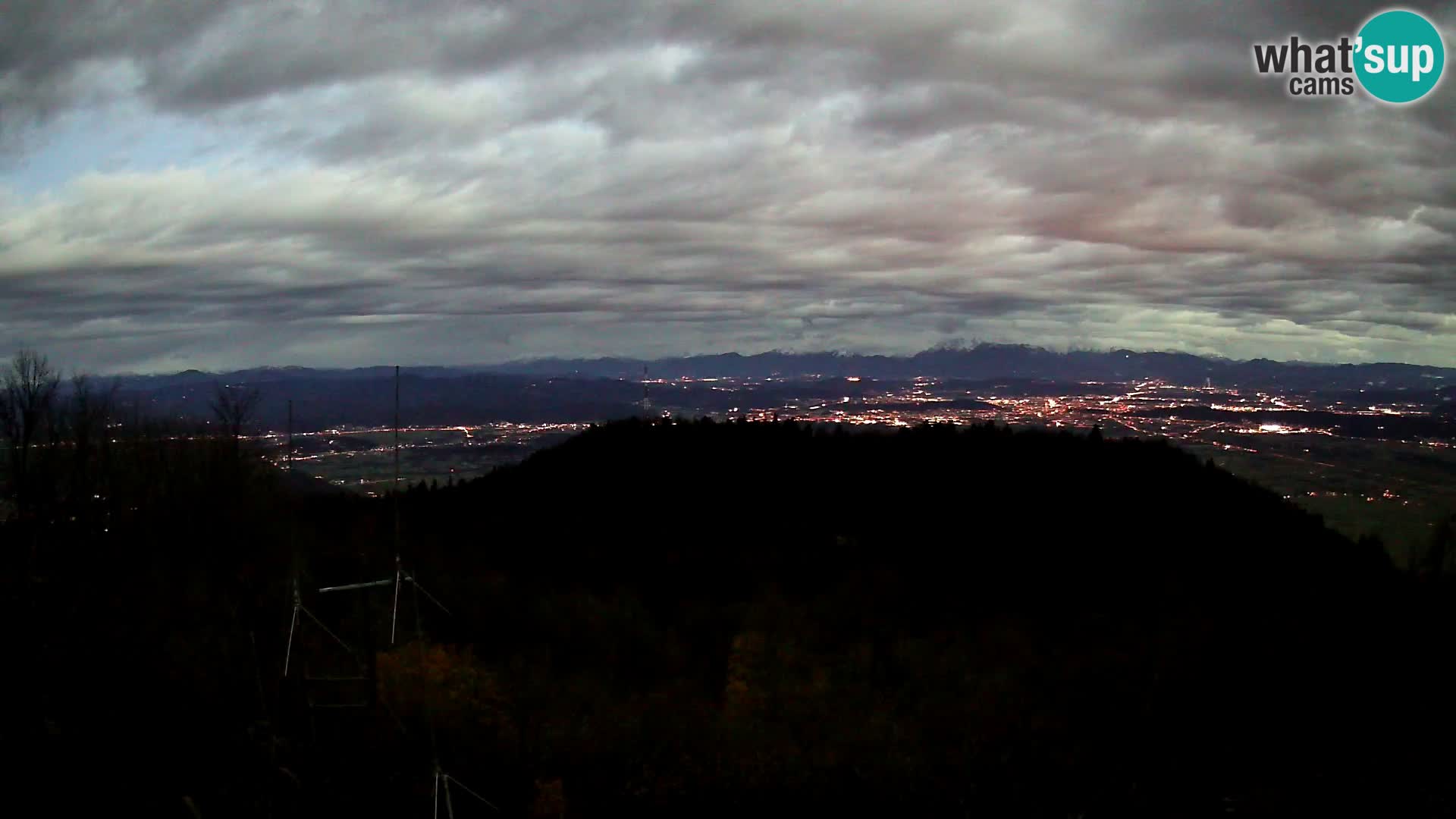 Krim web kamera Planinska koliba | pogled na Ljubljanu – Slovenija