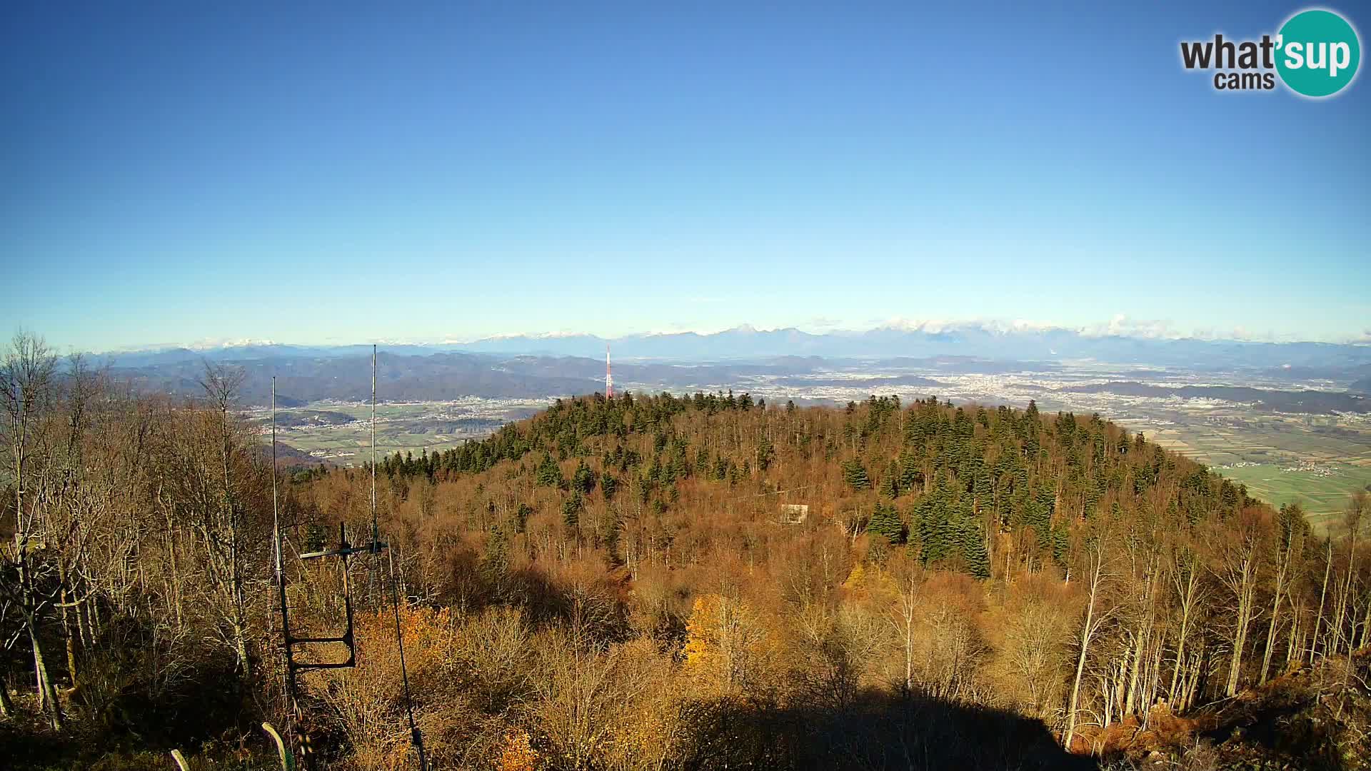 Krim web kamera Planinska koliba | pogled na Ljubljanu – Slovenija