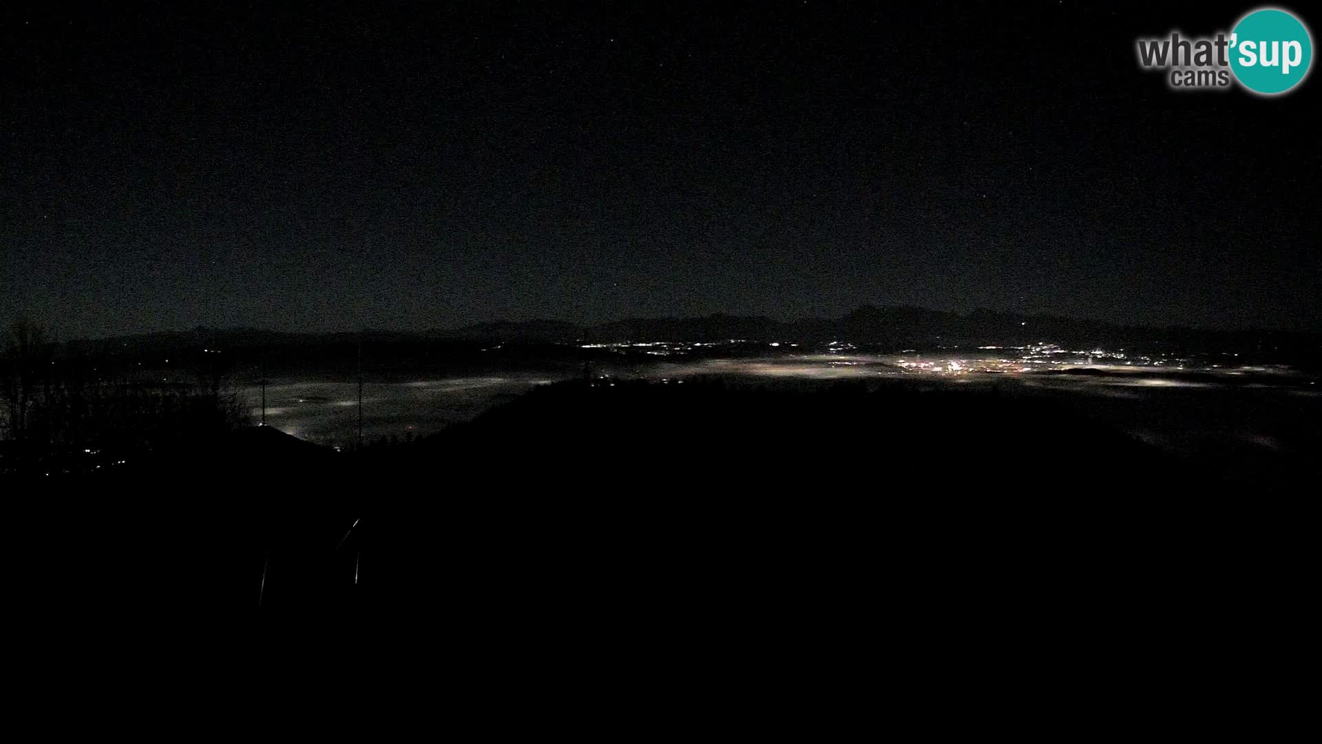 Krim web kamera Planinska koliba | pogled na Ljubljanu – Slovenija