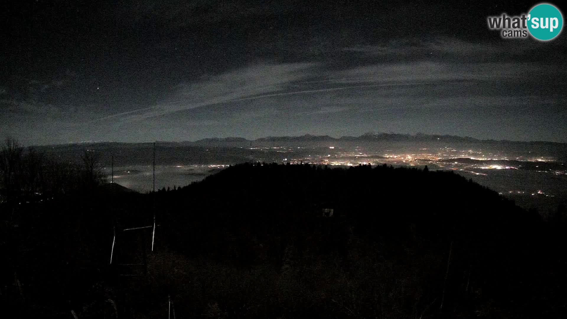 Krim web kamera Planinska koliba | pogled na Ljubljanu – Slovenija