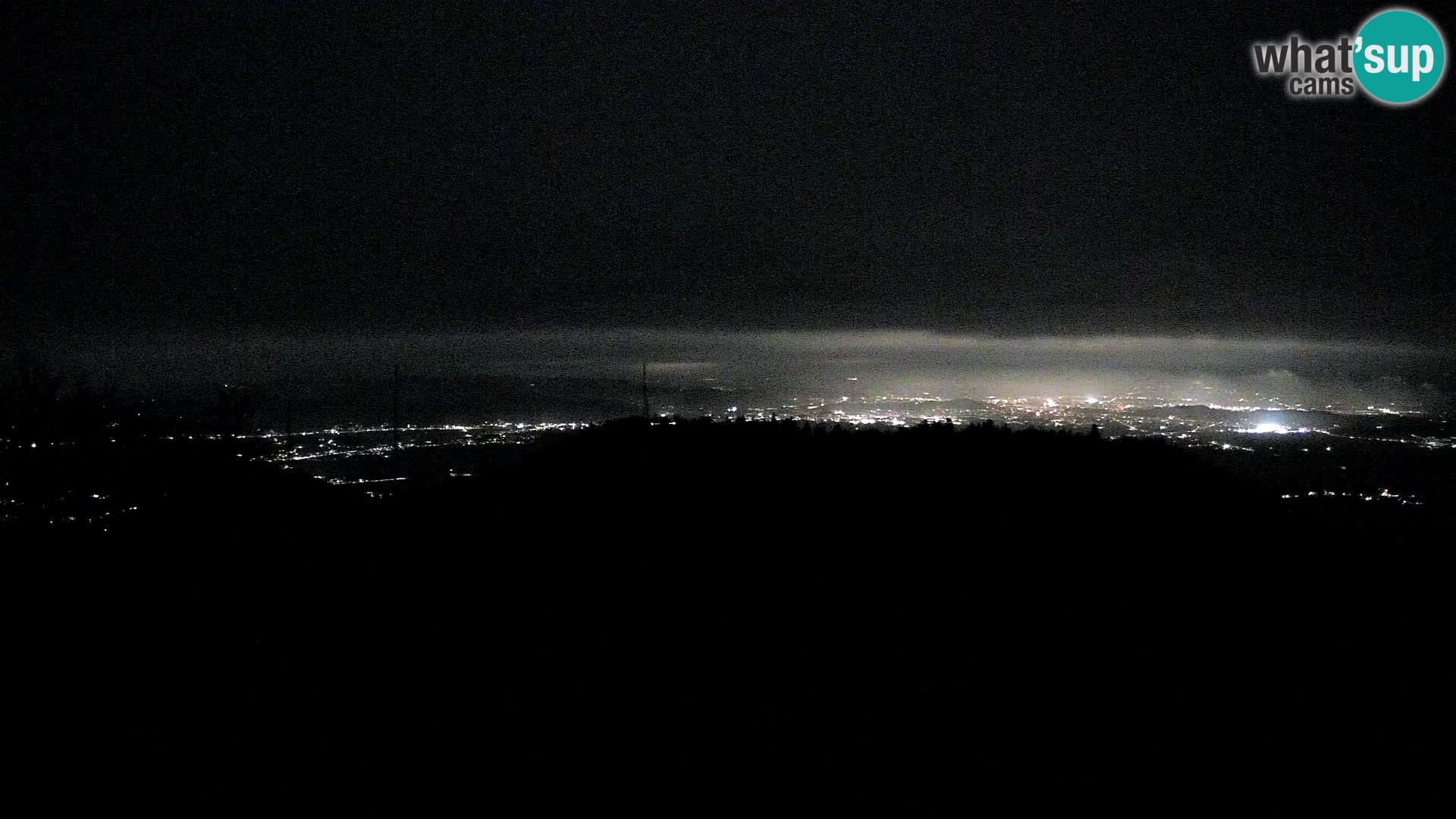 Krim web kamera Planinska koliba | pogled na Ljubljanu – Slovenija