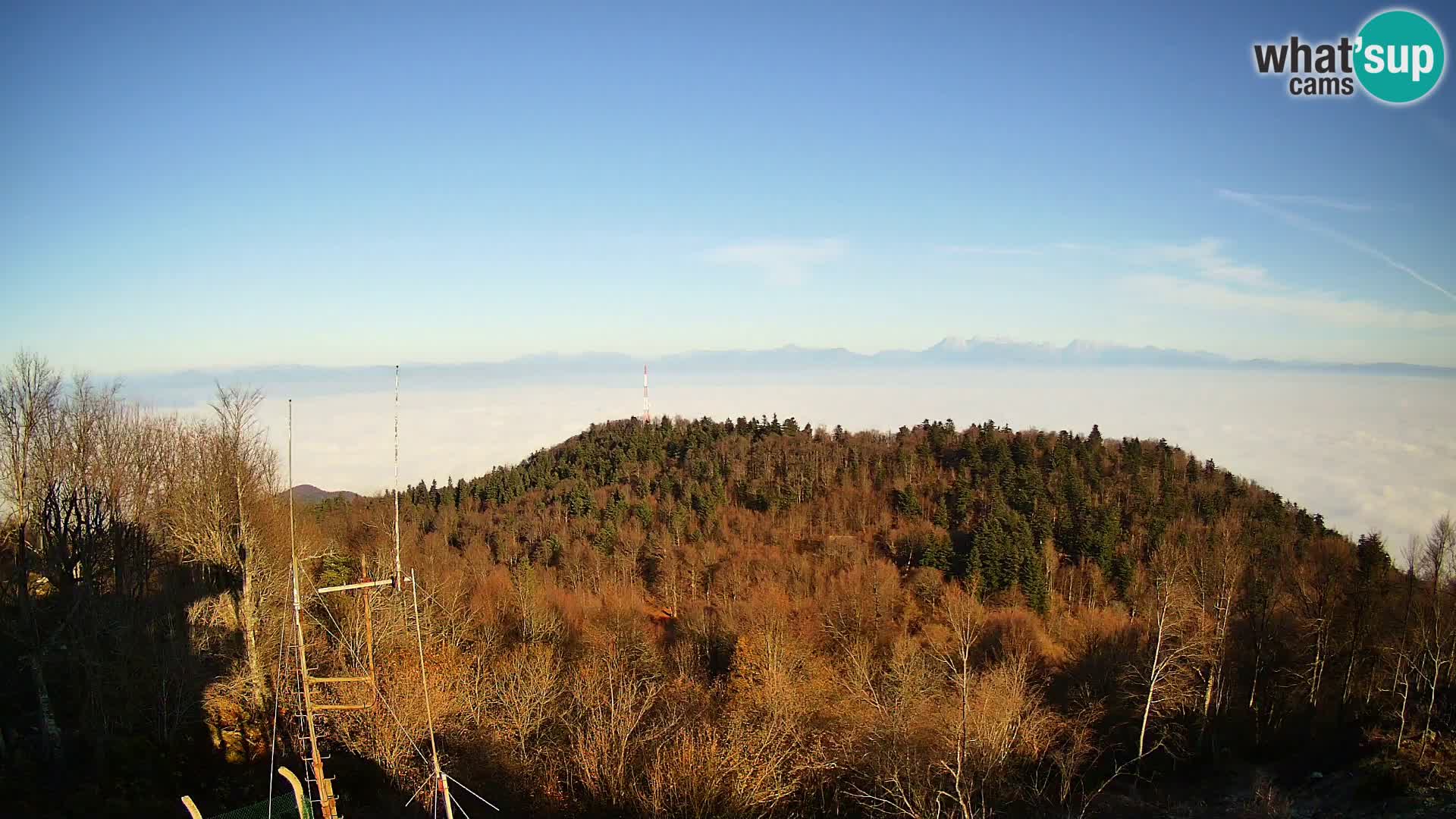 Krim web kamera Planinska koliba | pogled na Ljubljanu – Slovenija