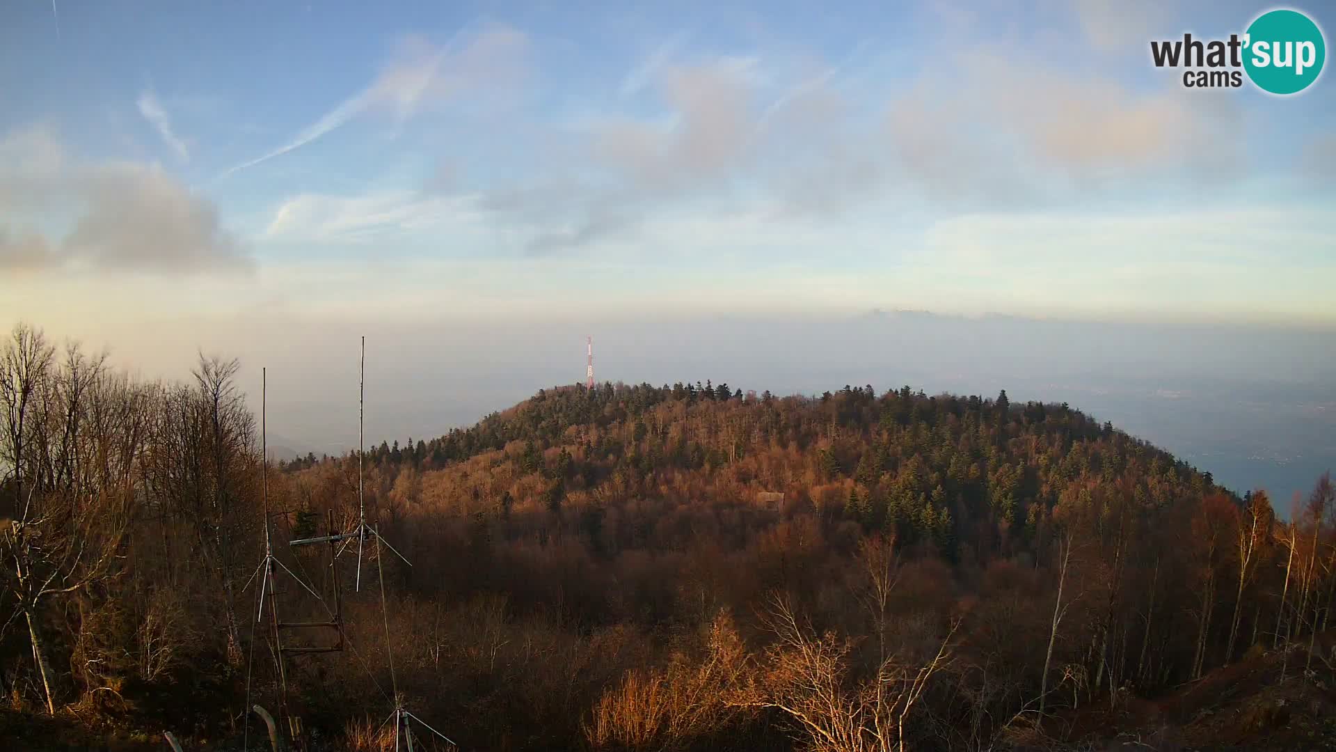 Krim web kamera Planinska koliba | pogled na Ljubljanu – Slovenija