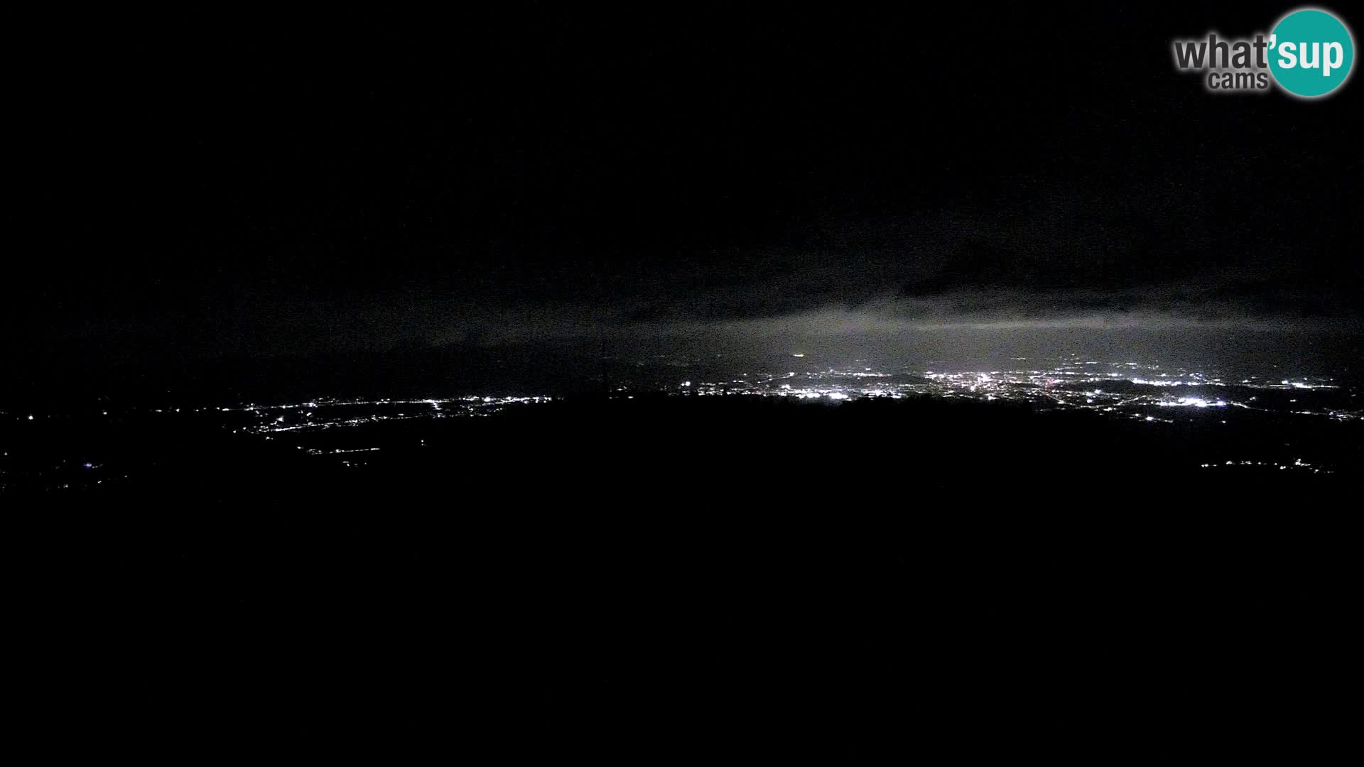 Krim web kamera Planinska koliba | pogled na Ljubljanu – Slovenija