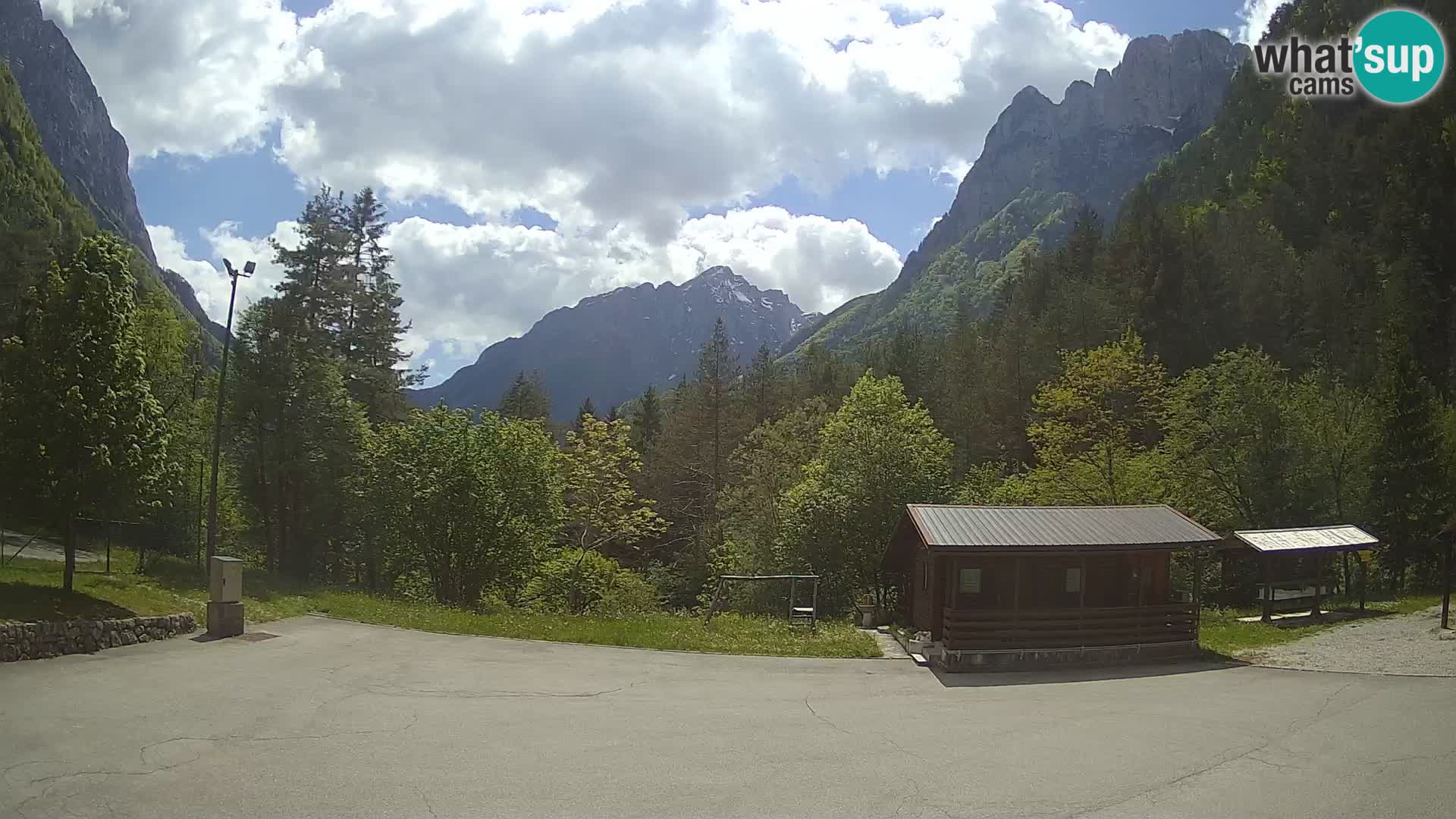 Spletna kamera Log pod Mangartom – Pogled na Jerebico in Rombon – Bovec – Slovenija