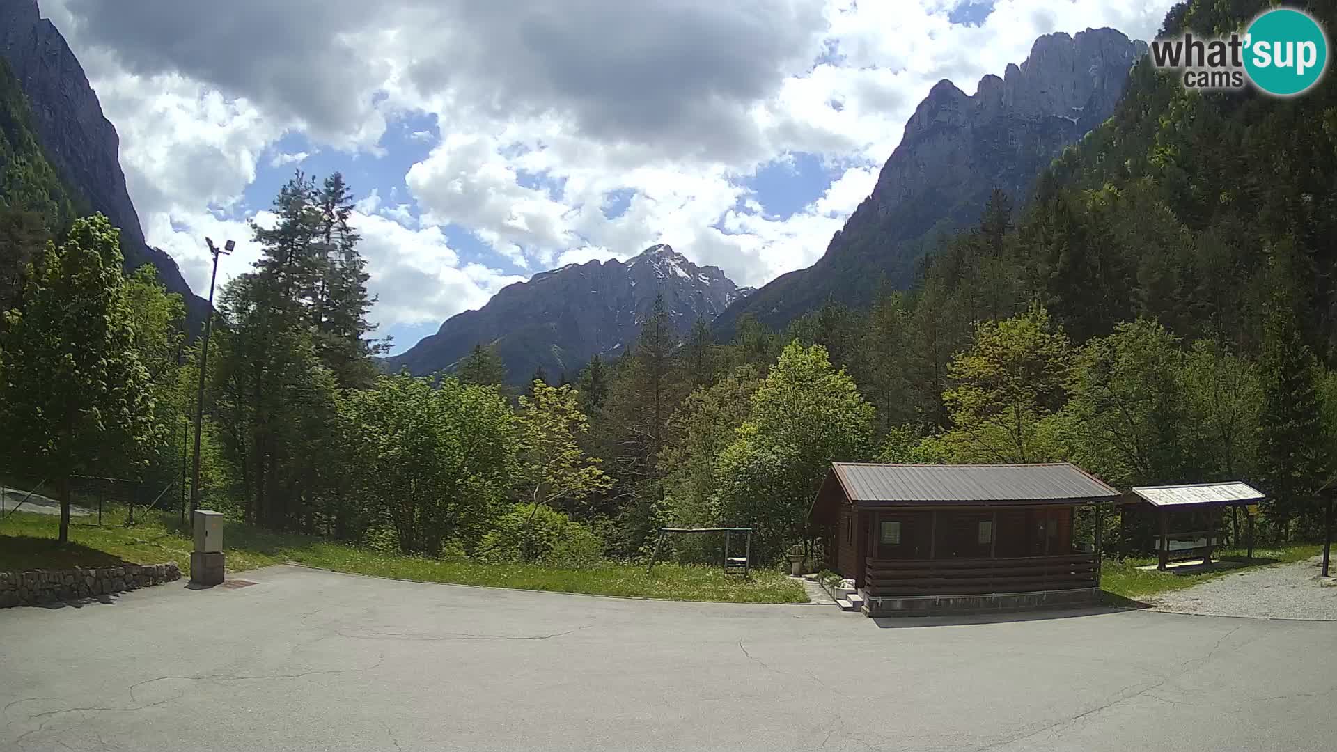 Spletna kamera Log pod Mangartom – Pogled na Jerebico in Rombon – Bovec – Slovenija