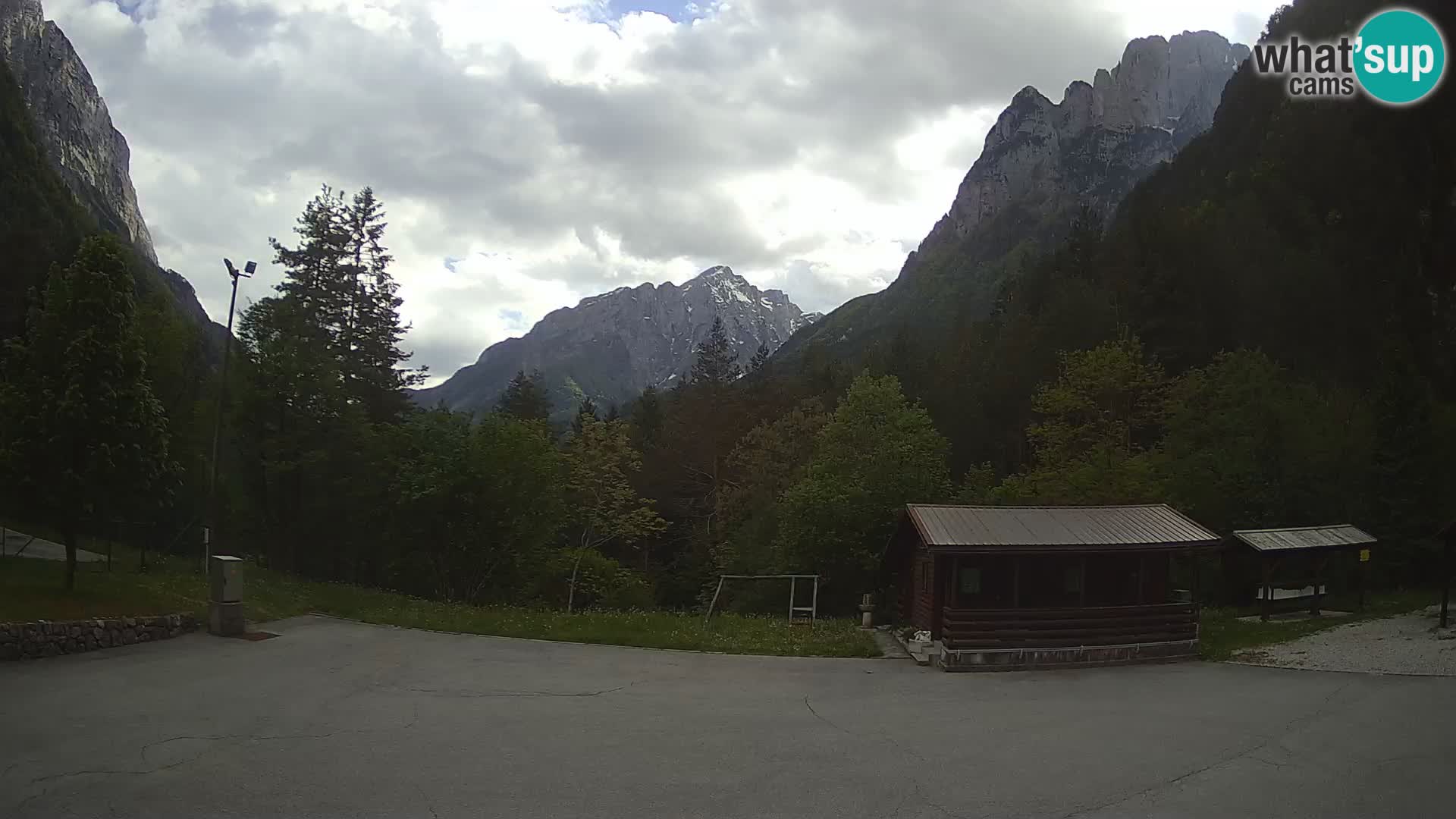 Web kamera Log pod Mangartom – Pogled na Jerebicu i Rombon – Bovec – Slovenija