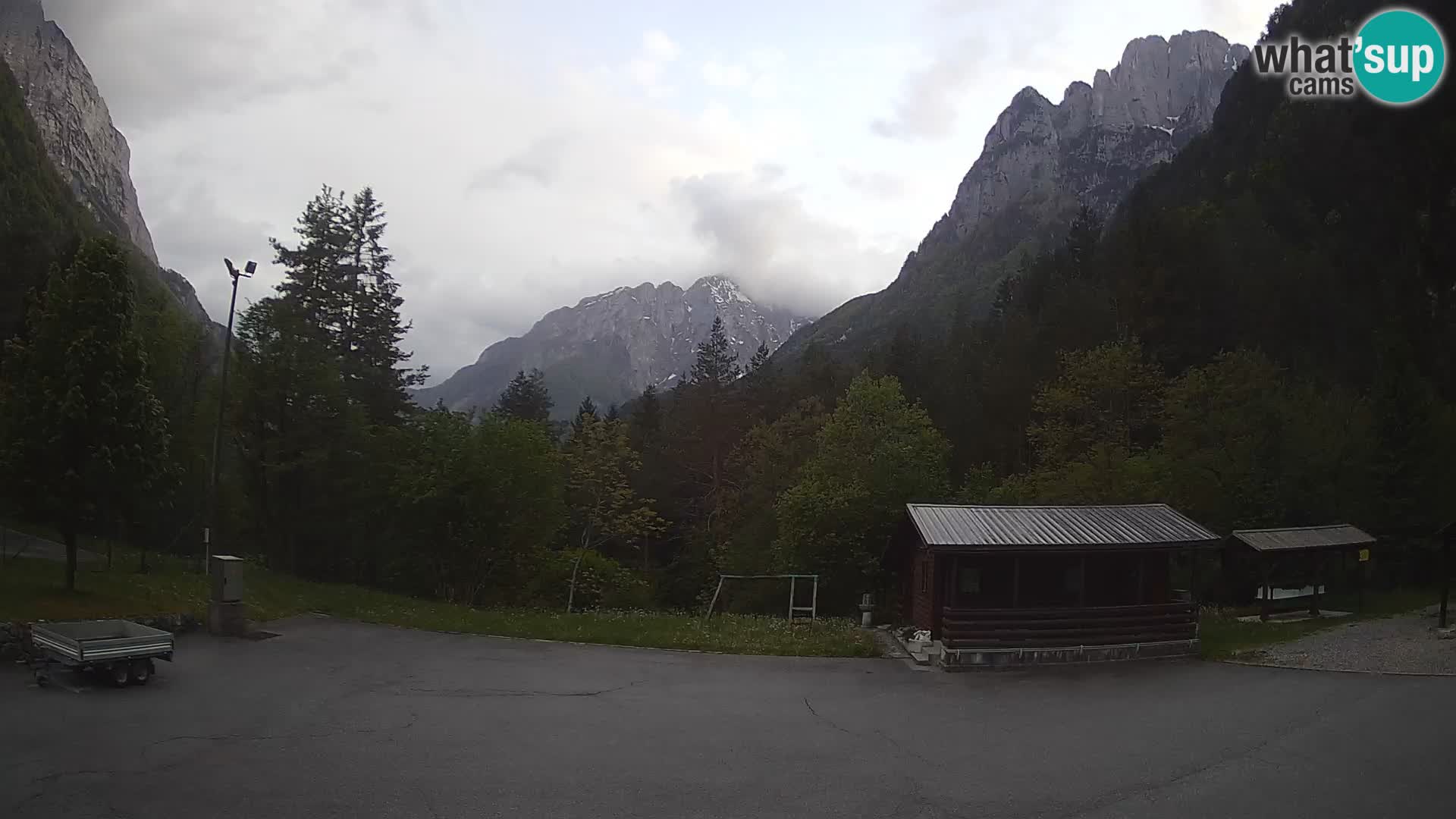 Web kamera Log pod Mangartom – Pogled na Jerebicu i Rombon – Bovec – Slovenija