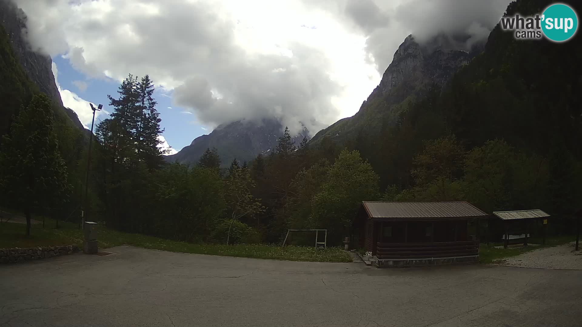Log pod Mangartom webcam – Vista su Jerebica e Rombon – Bovec – Slovenia