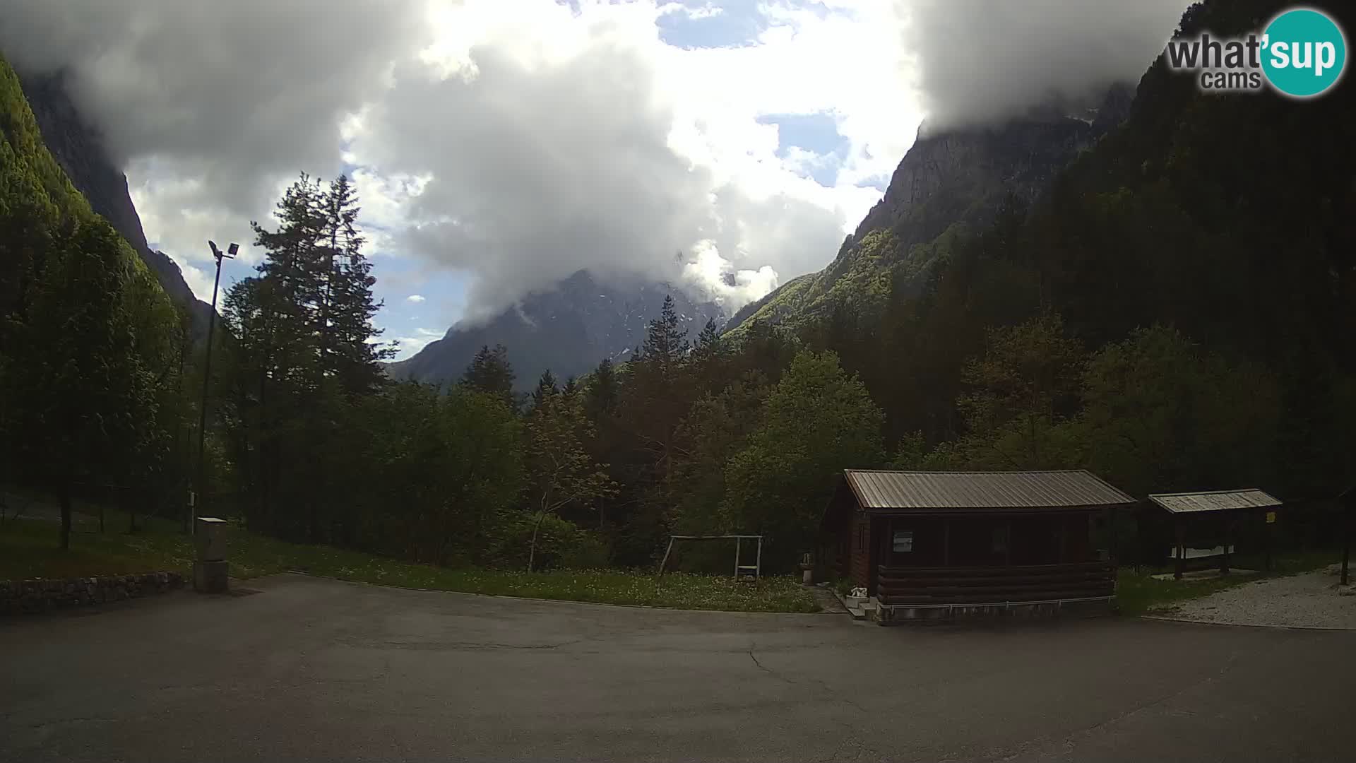 Log pod Mangartom webcam – Vista su Jerebica e Rombon – Bovec – Slovenia