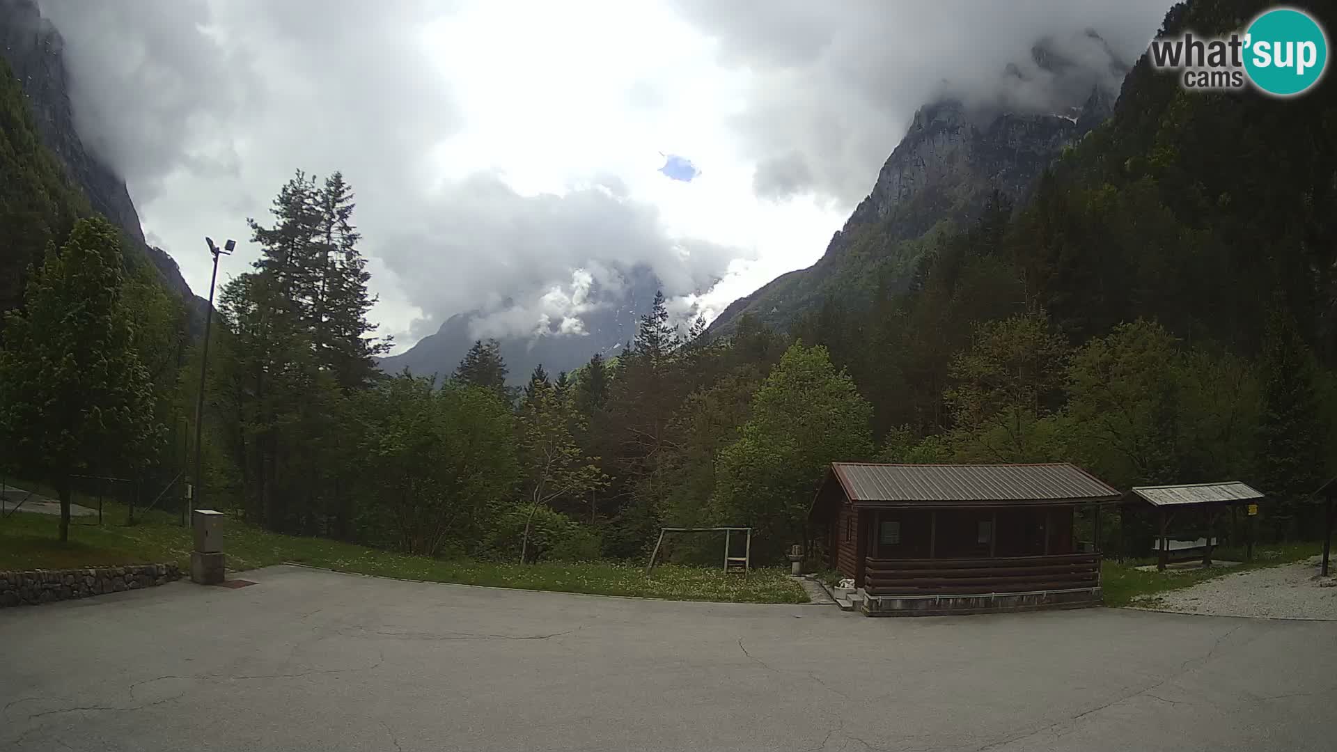 Spletna kamera Log pod Mangartom – Pogled na Jerebico in Rombon – Bovec – Slovenija