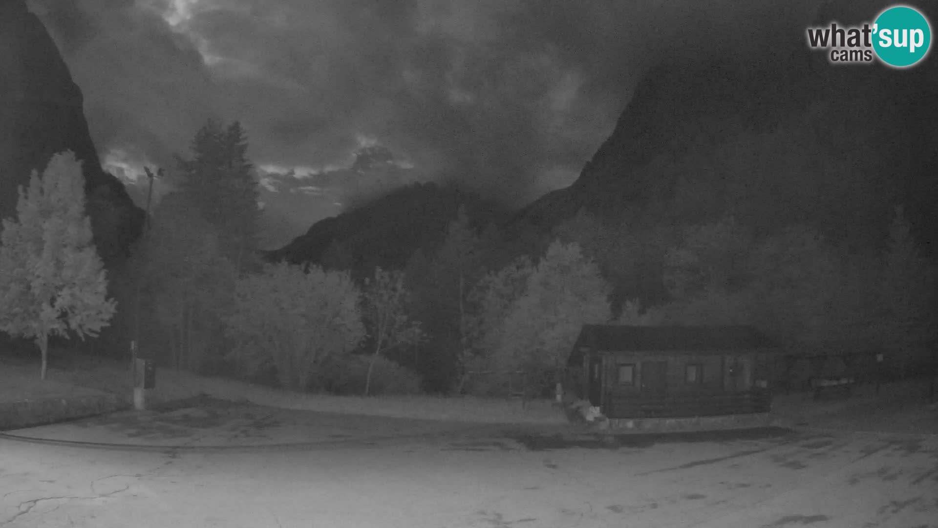 Spletna kamera Log pod Mangartom – Pogled na Jerebico in Rombon – Bovec – Slovenija
