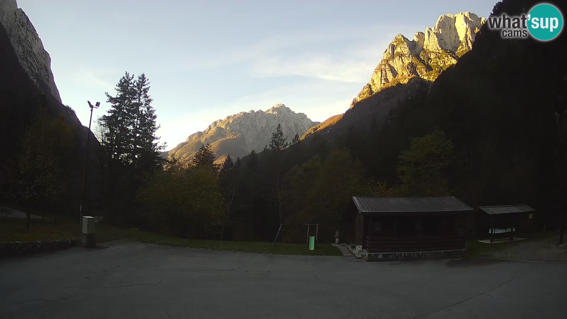 Log pod Mangartom webcam – Vista su Jerebica e Rombon – Bovec – Slovenia