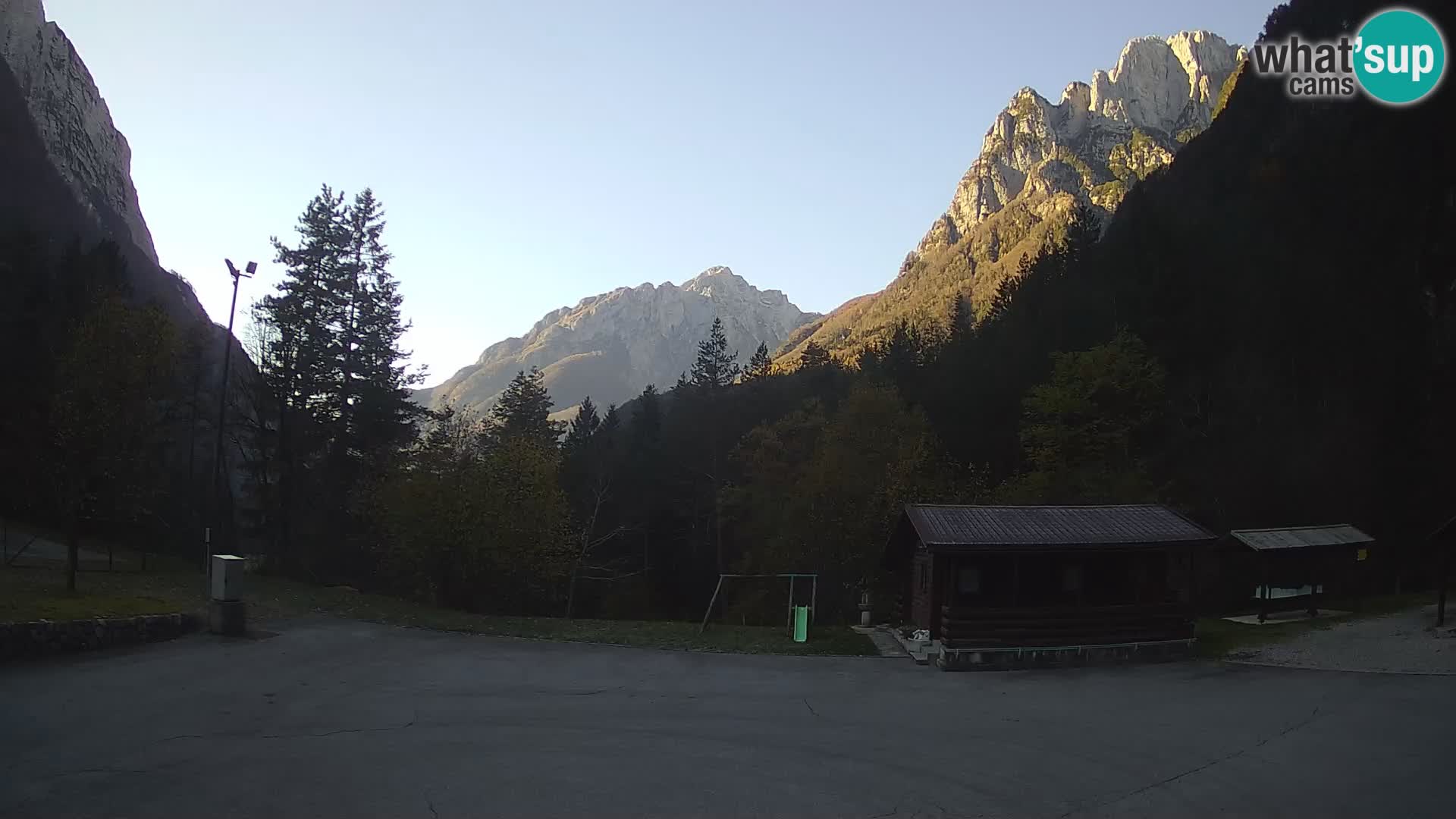 Log pod Mangartom webcam – Vista su Jerebica e Rombon – Bovec – Slovenia