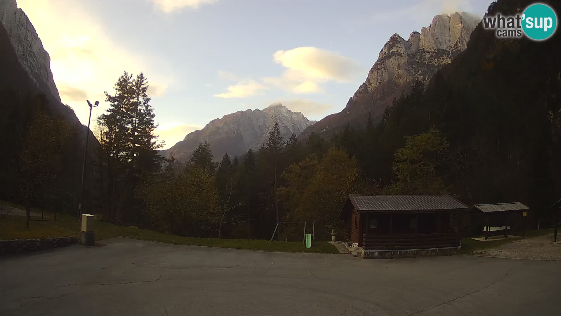 Log pod Mangartom webcam – Vista su Jerebica e Rombon – Bovec – Slovenia