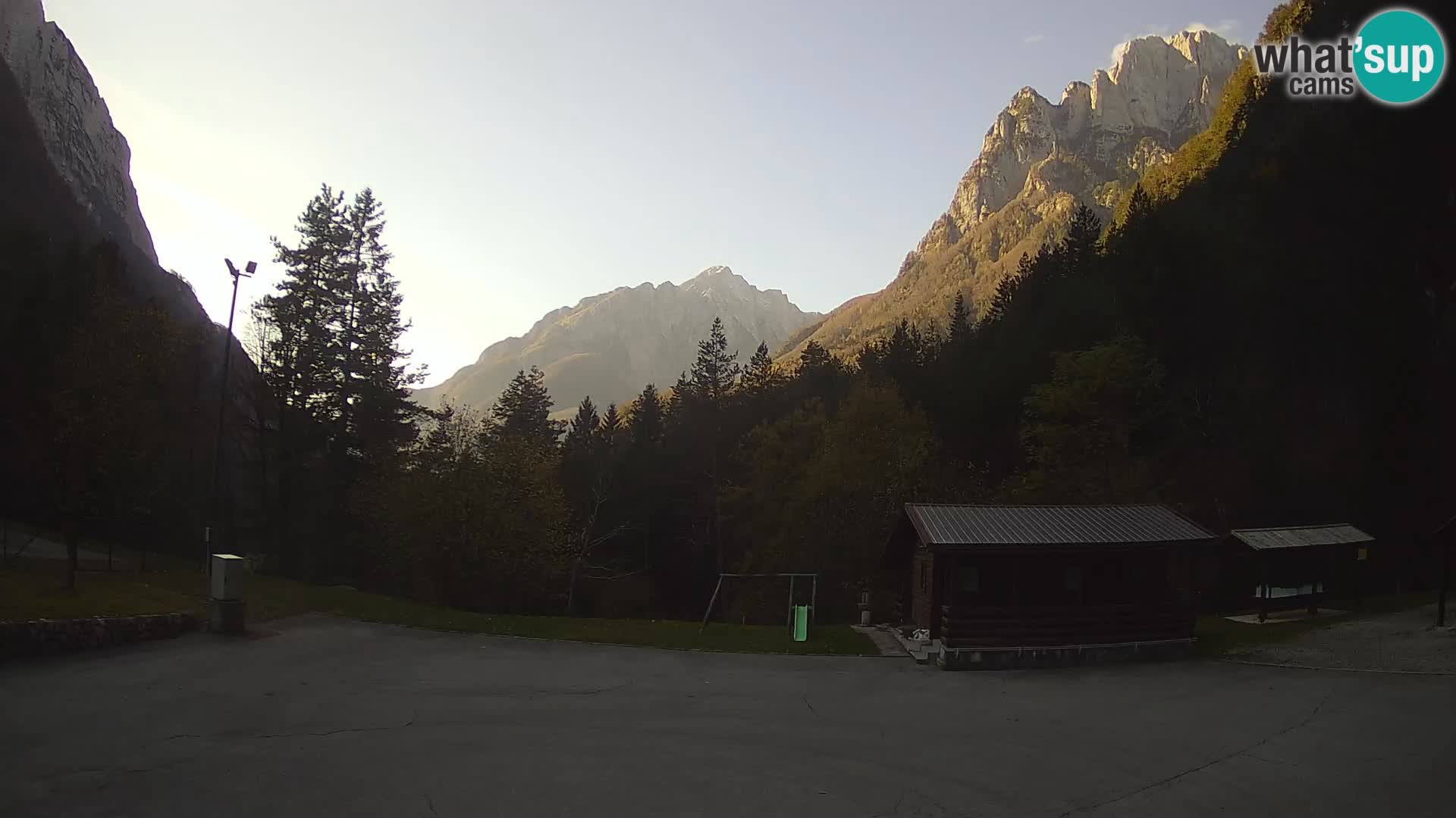 Log pod Mangartom webcam – Vista su Jerebica e Rombon – Bovec – Slovenia