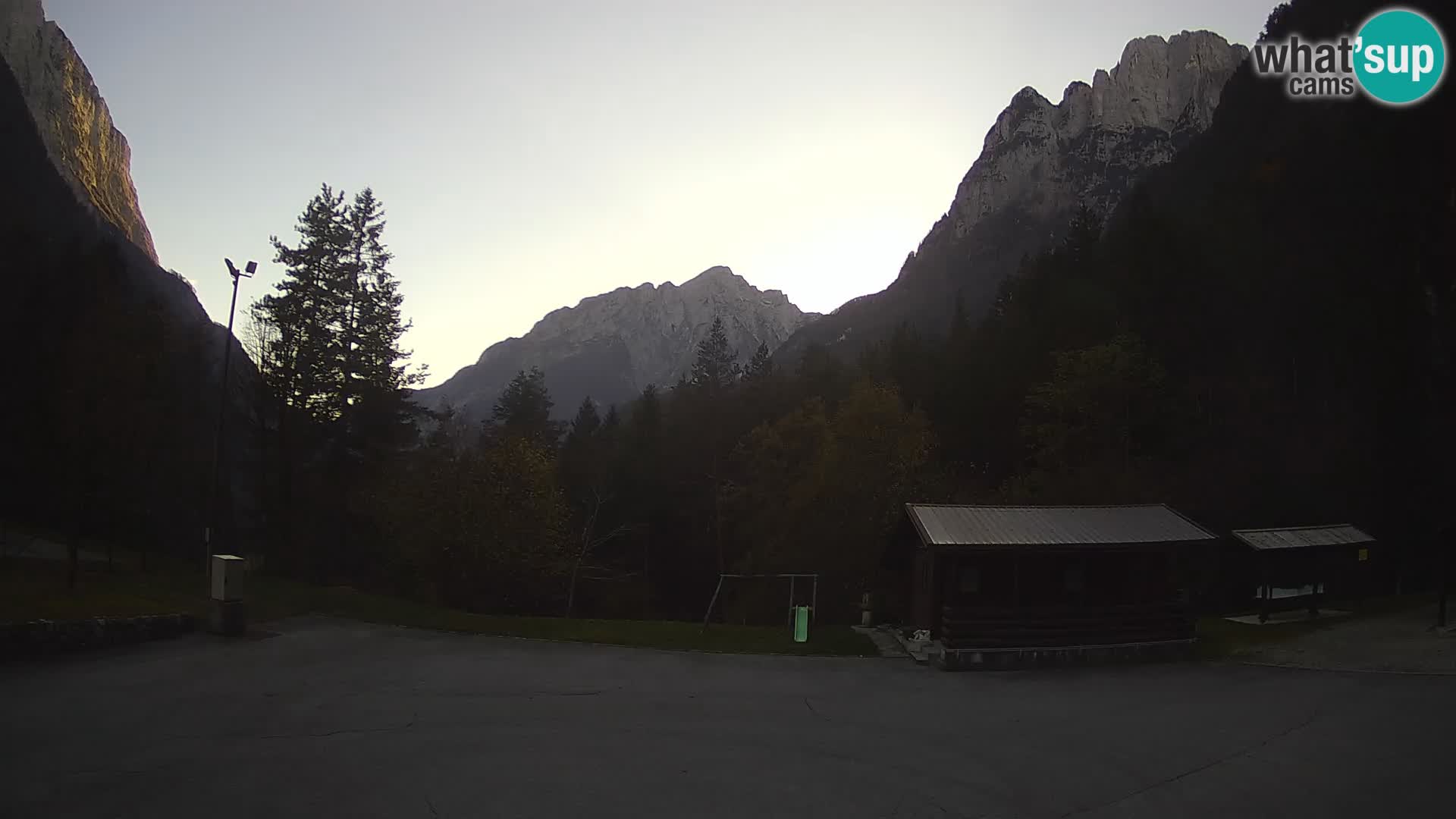 Log pod Mangartom webcam – Vista su Jerebica e Rombon – Bovec – Slovenia