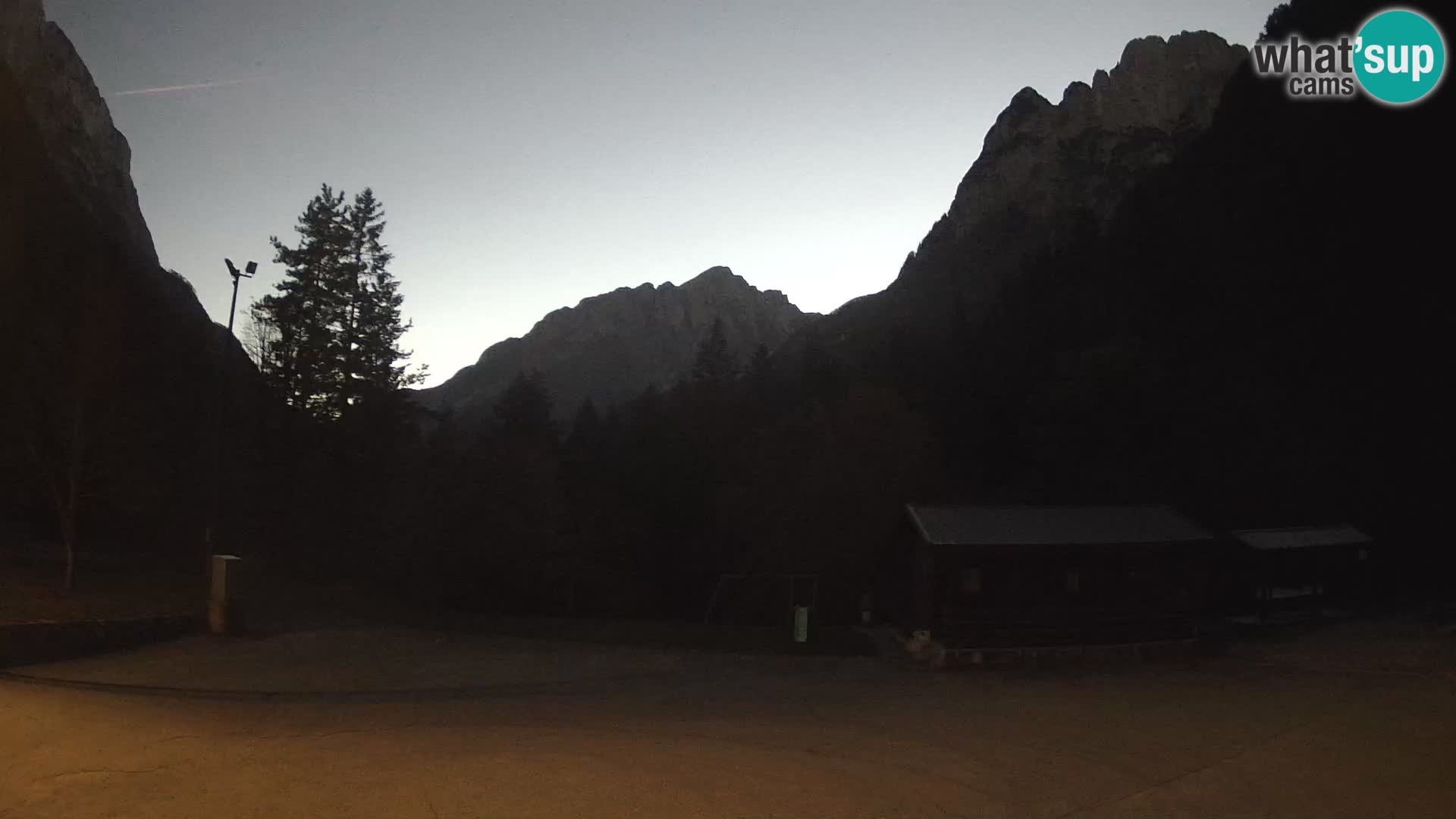 Log pod Mangartom webcam – Vista su Jerebica e Rombon – Bovec – Slovenia