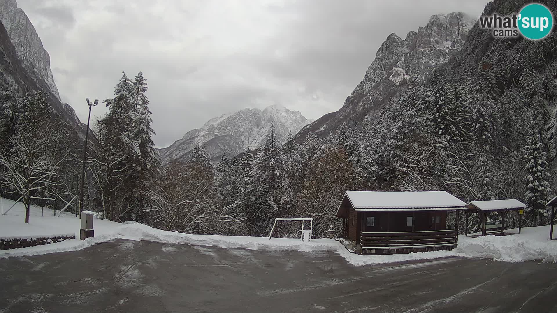 Web kamera Log pod Mangartom – Pogled na Jerebicu i Rombon – Bovec – Slovenija