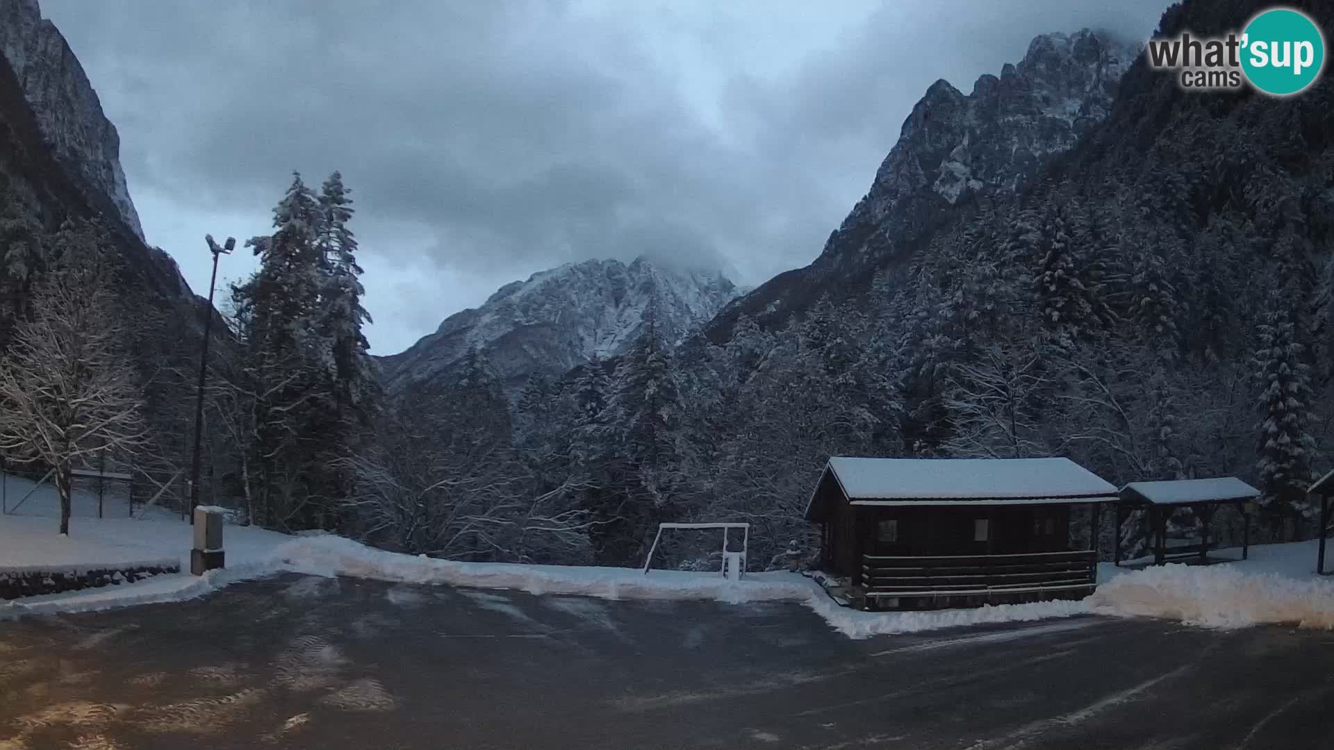 Web kamera Log pod Mangartom – Pogled na Jerebicu i Rombon – Bovec – Slovenija