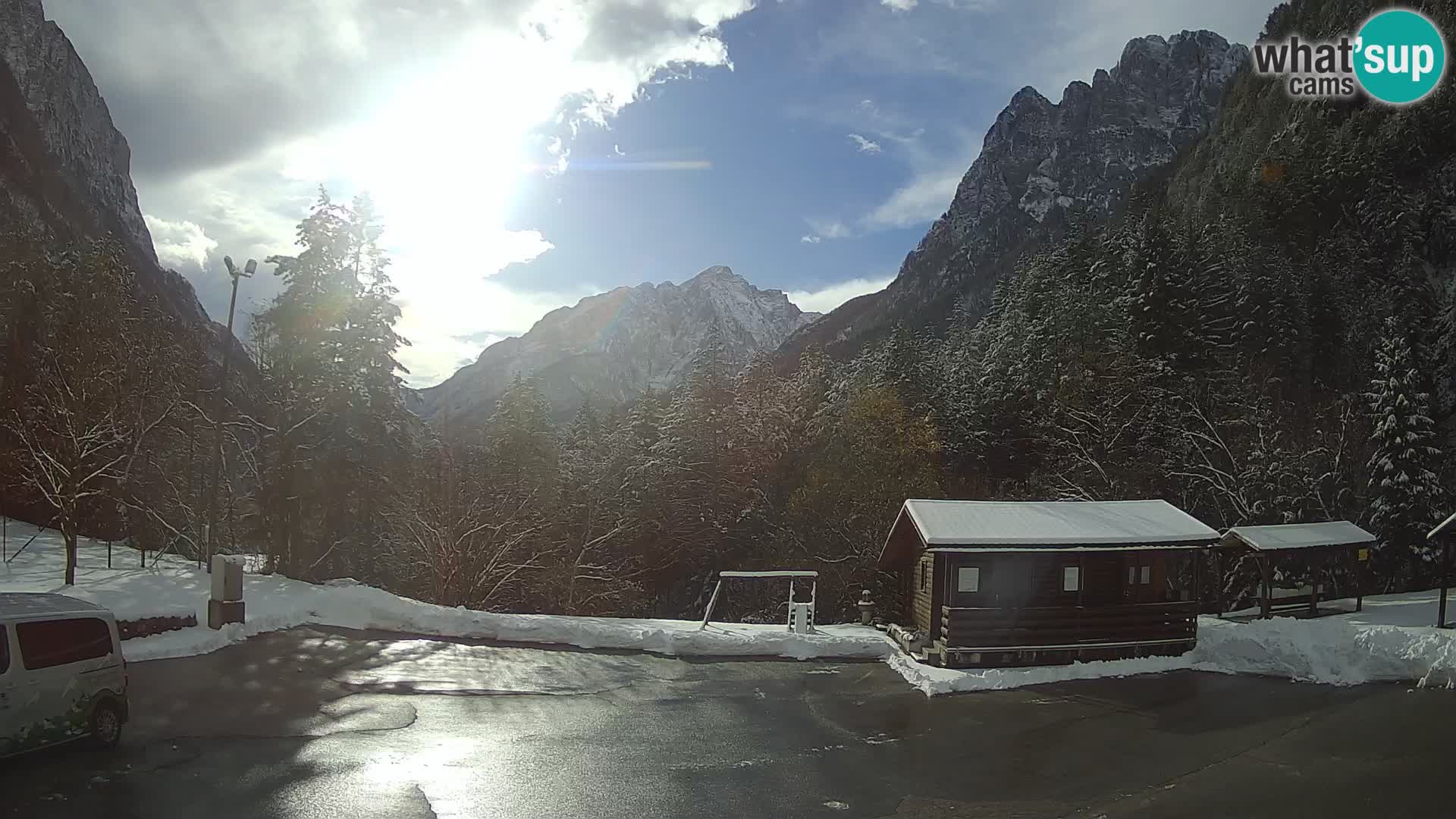 Spletna kamera Log pod Mangartom – Pogled na Jerebico in Rombon – Bovec – Slovenija