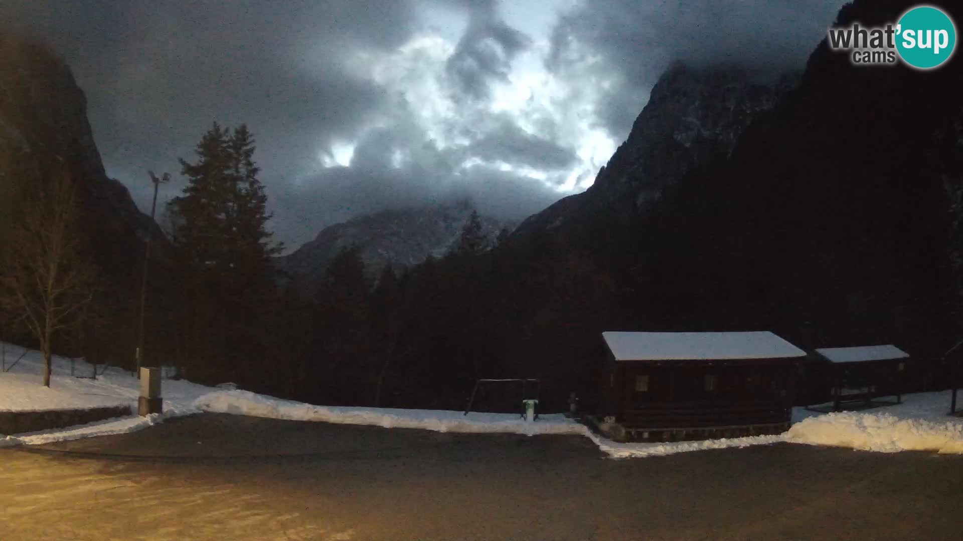 Log pod Mangartom webcam – Vista su Jerebica e Rombon – Bovec – Slovenia