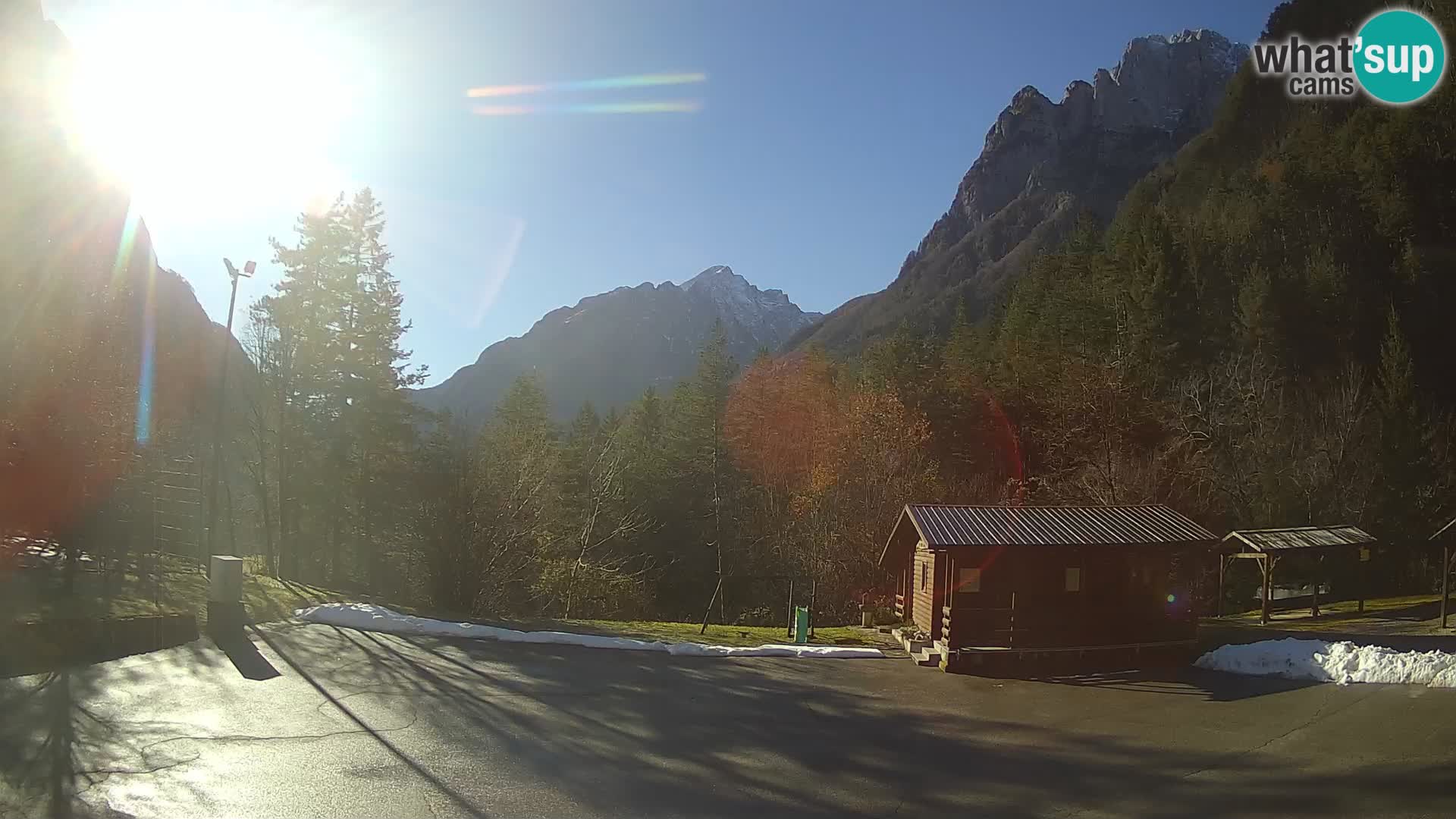 Spletna kamera Log pod Mangartom – Pogled na Jerebico in Rombon – Bovec – Slovenija