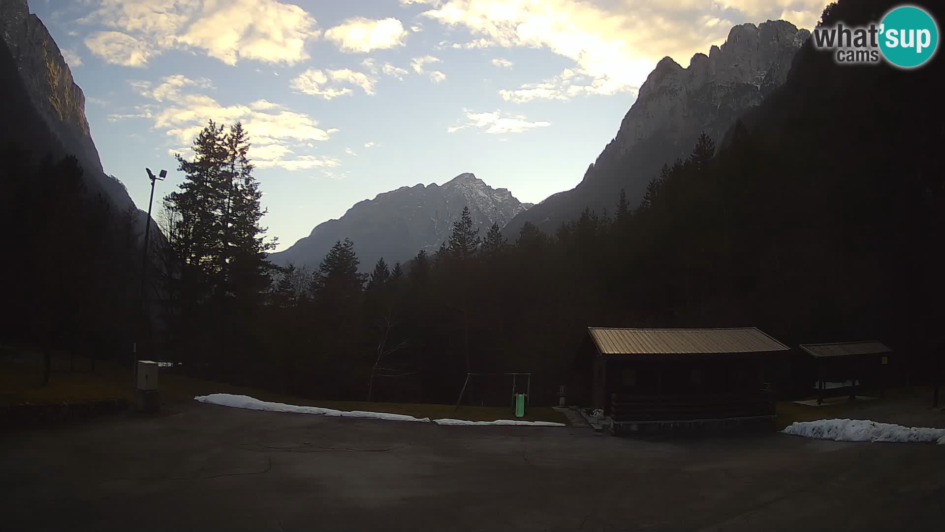 Log pod Mangartom webcam – Vista su Jerebica e Rombon – Bovec – Slovenia