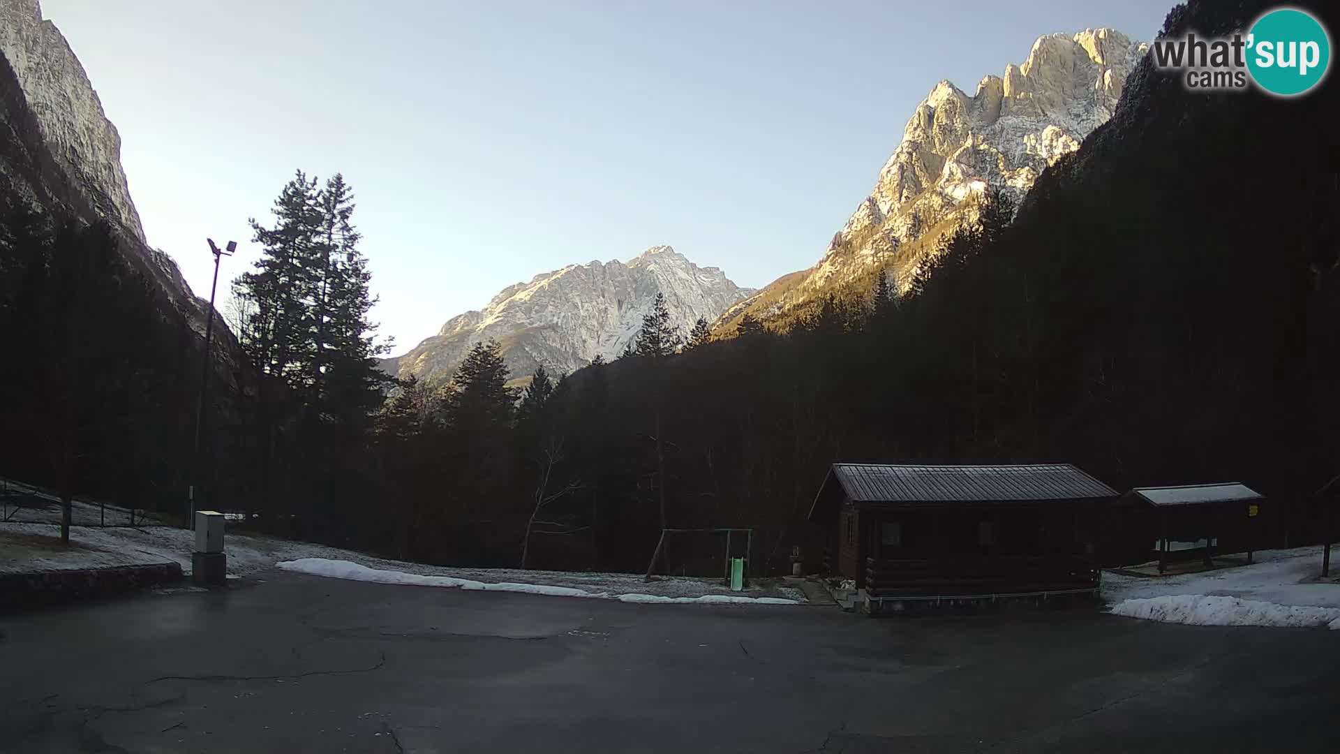 Log pod Mangartom webcam – Vista su Jerebica e Rombon – Bovec – Slovenia