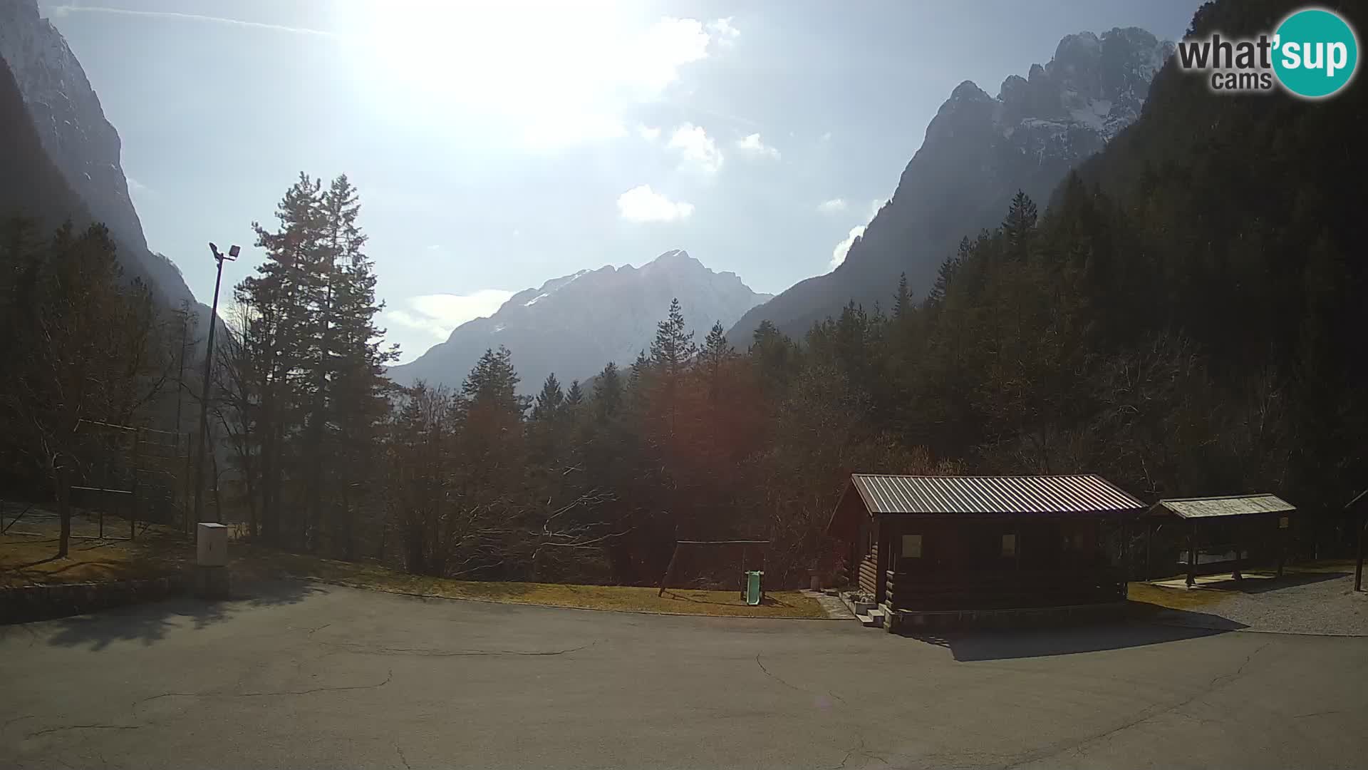 Spletna kamera Log pod Mangartom – Pogled na Jerebico in Rombon – Bovec – Slovenija