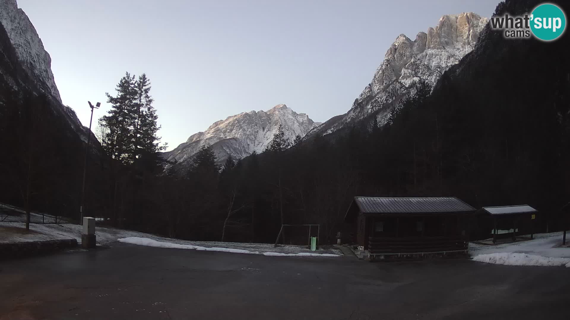 Log pod Mangartom webcam – Vista su Jerebica e Rombon – Bovec – Slovenia