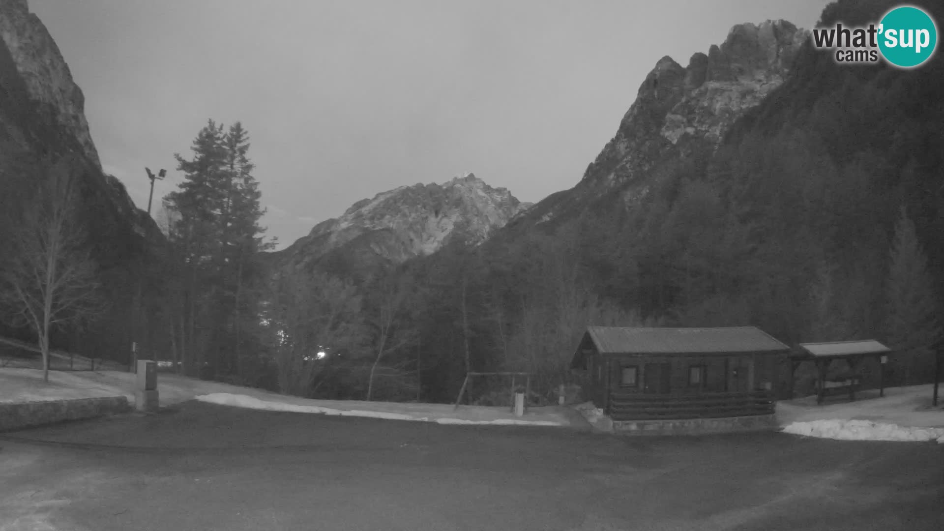 Log pod Mangartom webcam – Vista su Jerebica e Rombon – Bovec – Slovenia