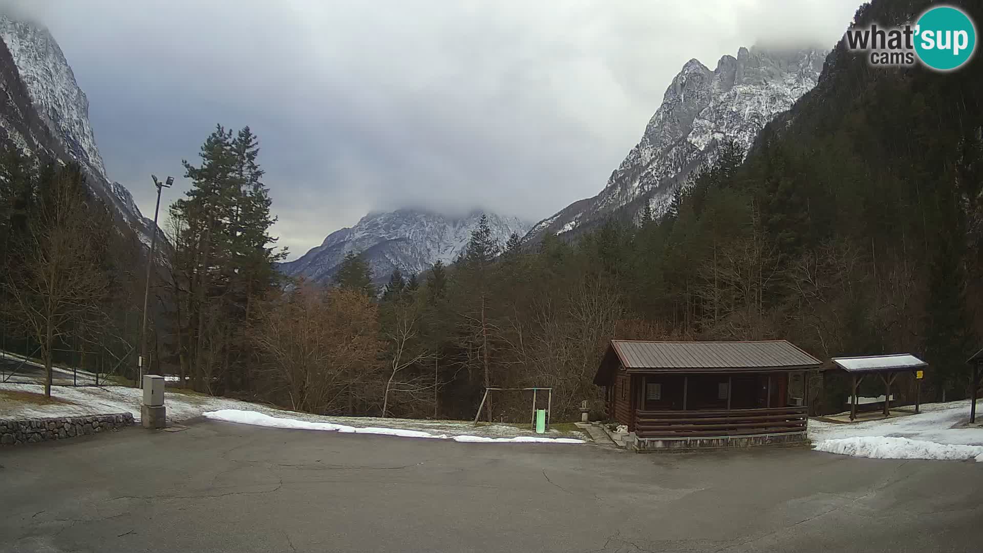 Log pod Mangartom webcam – Vista su Jerebica e Rombon – Bovec – Slovenia