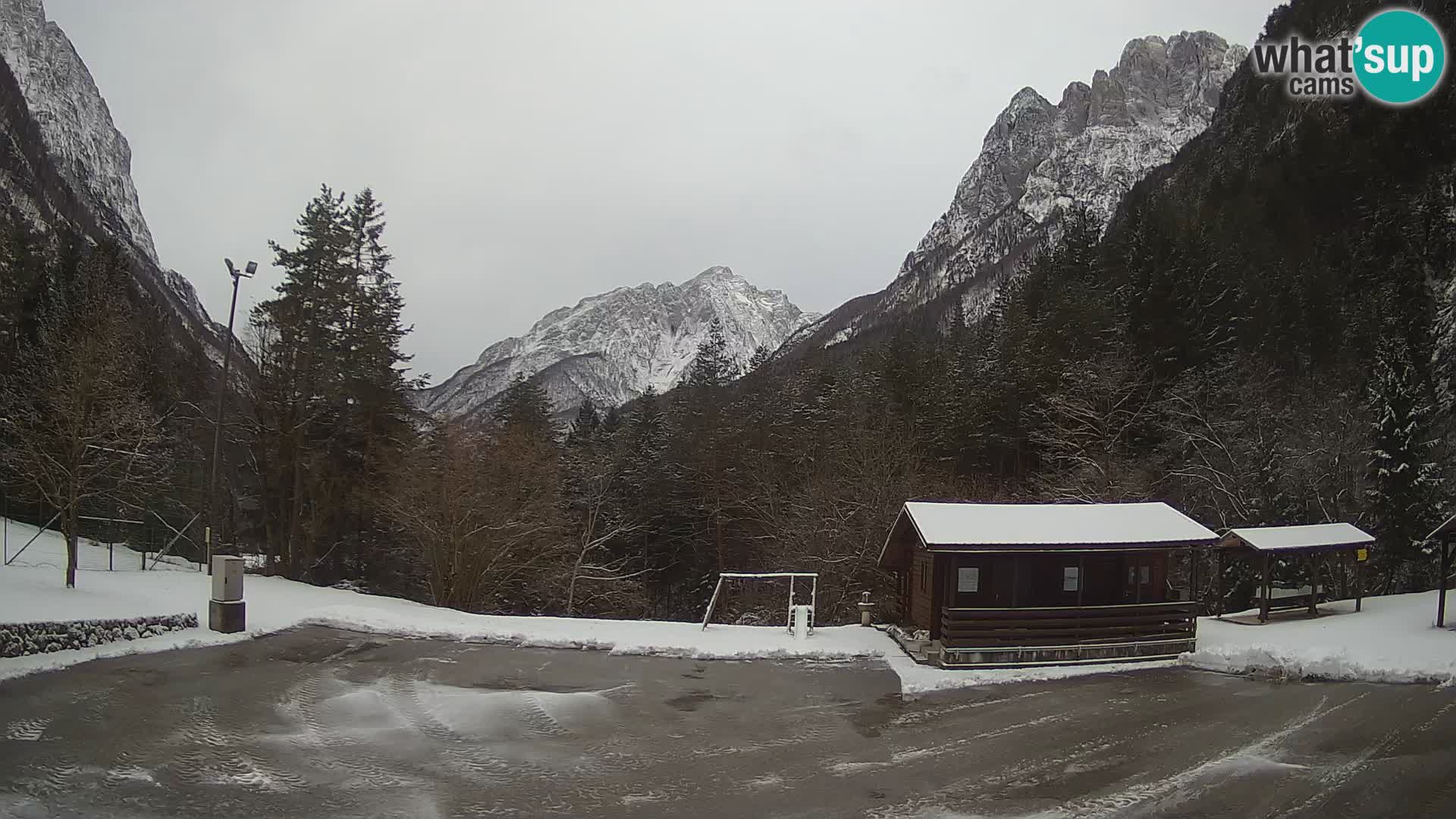 Log pod Mangartom webcam – Vista su Jerebica e Rombon – Bovec – Slovenia