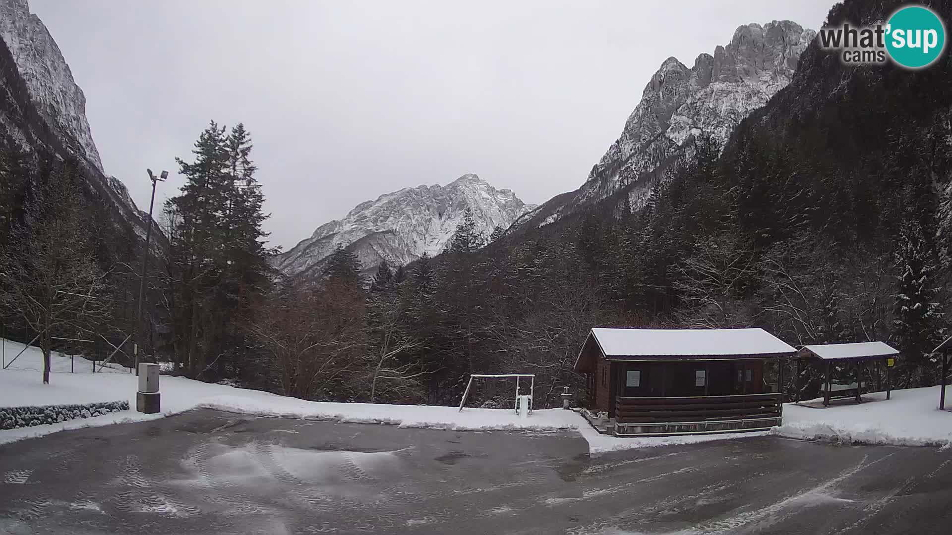 Web kamera Log pod Mangartom – Pogled na Jerebicu i Rombon – Bovec – Slovenija