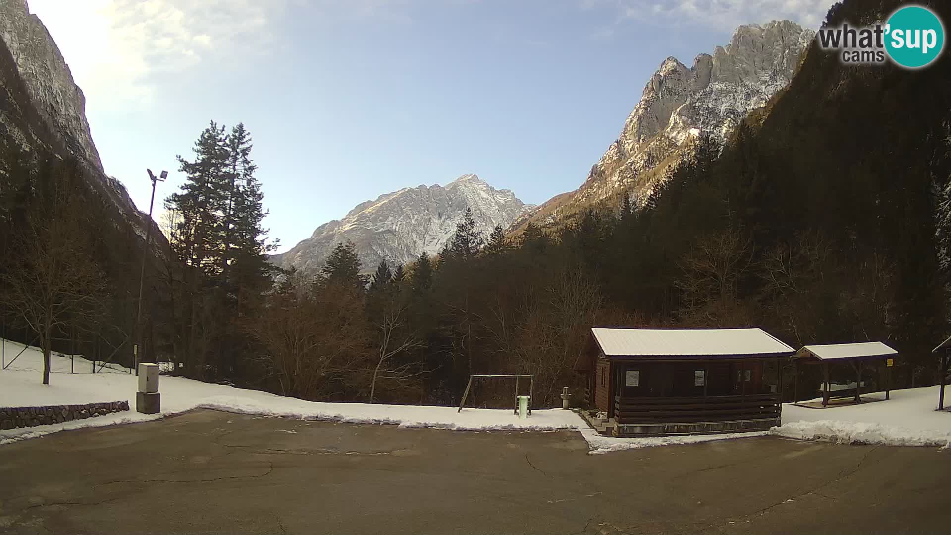 Log pod Mangartom webcam – Vista su Jerebica e Rombon – Bovec – Slovenia