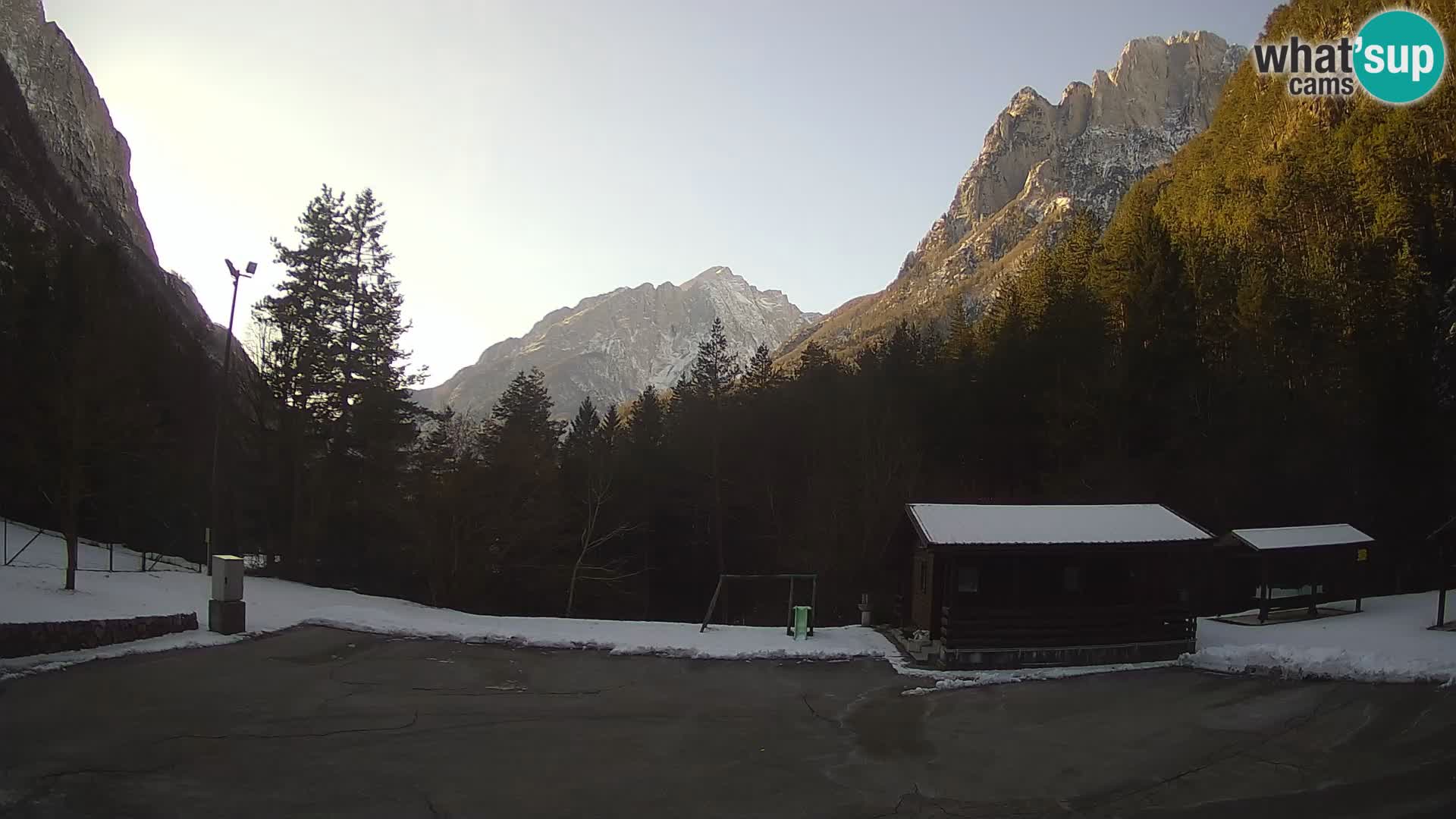 Log pod Mangartom webcam – Vista su Jerebica e Rombon – Bovec – Slovenia