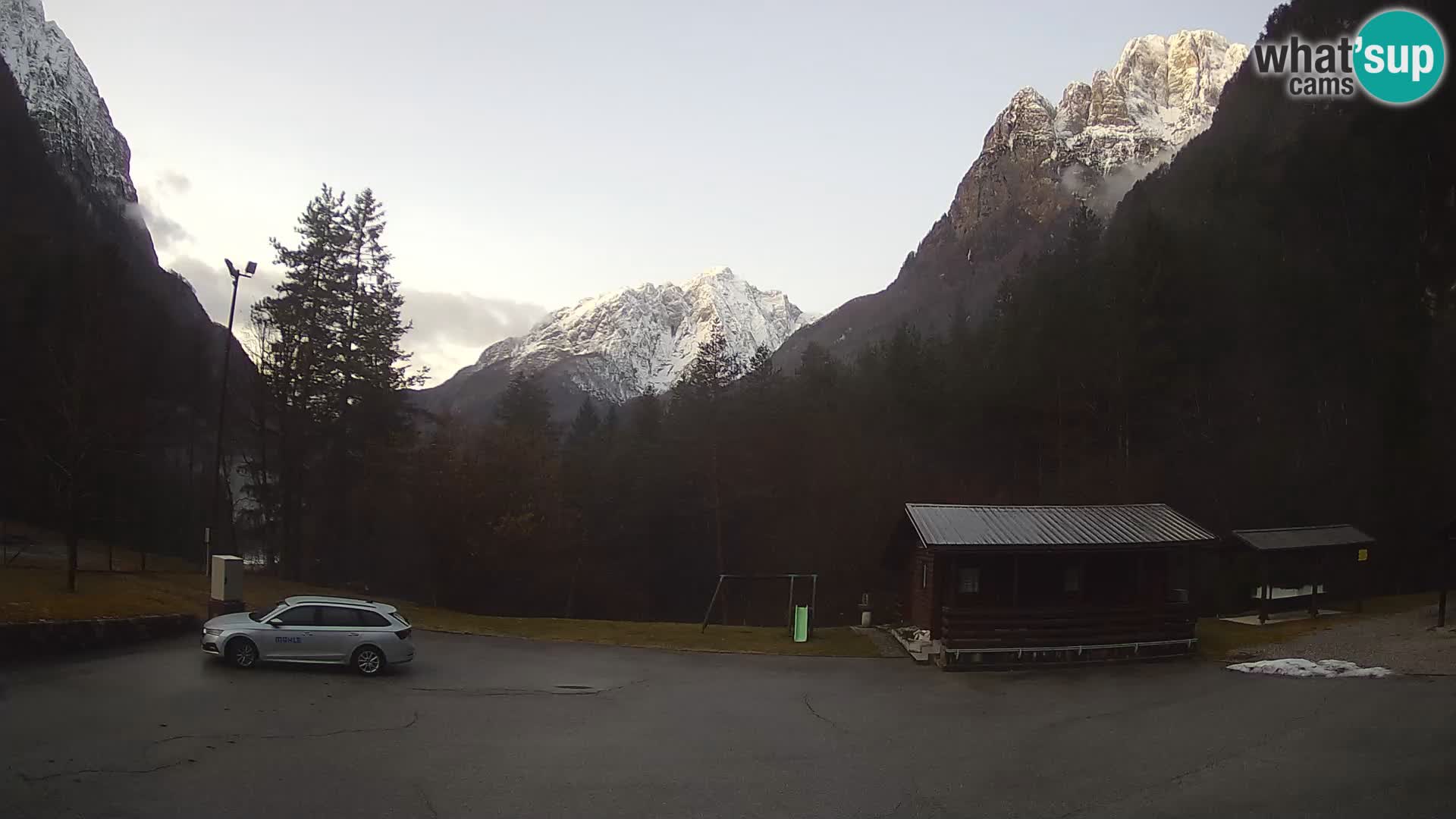 Log pod Mangartom webcam – Vista su Jerebica e Rombon – Bovec – Slovenia