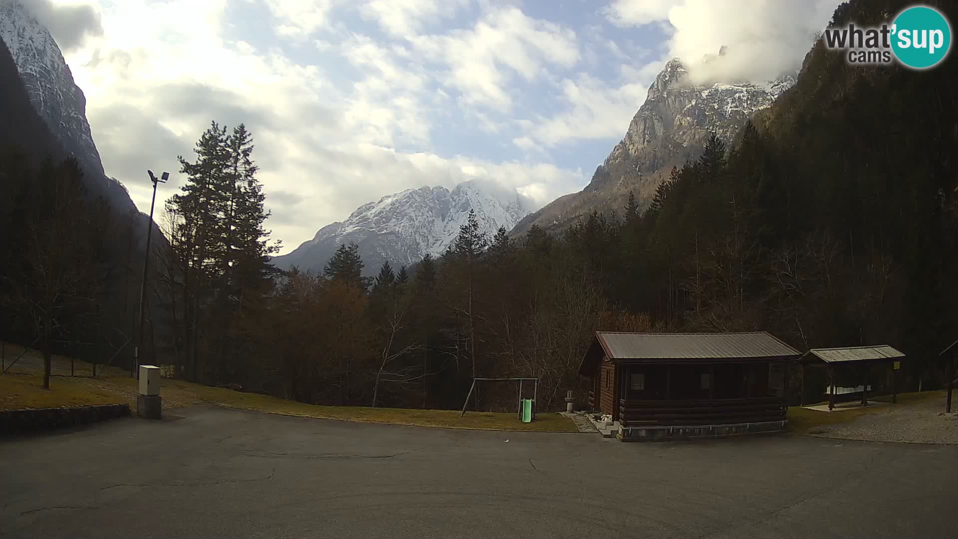 Log pod Mangartom webcam – Vista su Jerebica e Rombon – Bovec – Slovenia