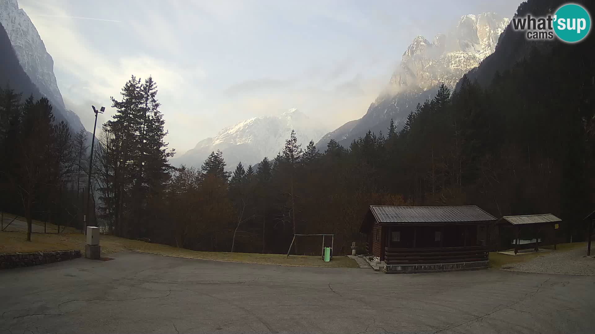 Log pod Mangartom webcam – Vista su Jerebica e Rombon – Bovec – Slovenia