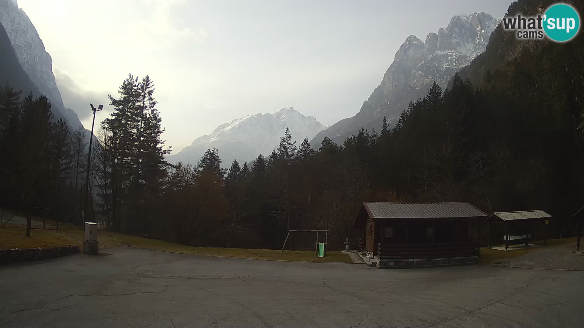 Log pod Mangartom webcam – Vista su Jerebica e Rombon – Bovec – Slovenia