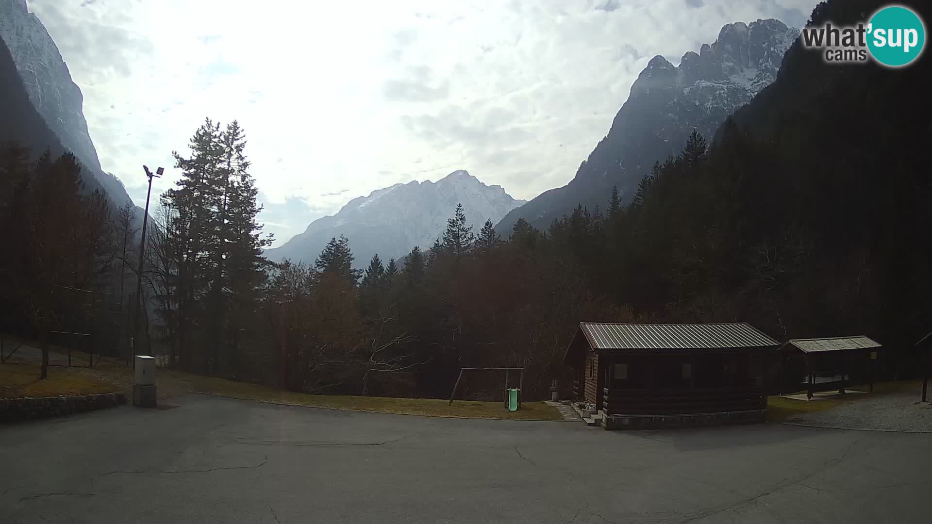 Log pod Mangartom webcam – Vista su Jerebica e Rombon – Bovec – Slovenia